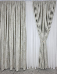 Colectia Venetia: perdea din matase cu insertii aurii varianta 3 si draperie din catifea cu insertii aurii - Ivoire