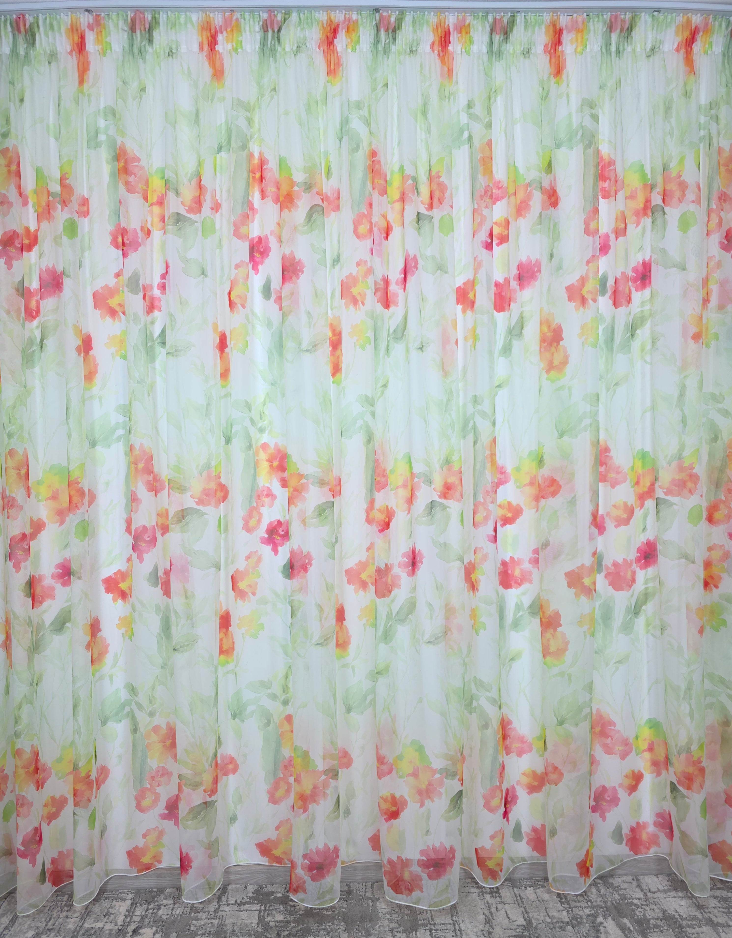 Set Petal Roz: Perdea Din Voal Cu Model Floral Si Draperie Soft Roz Semi-Opaca