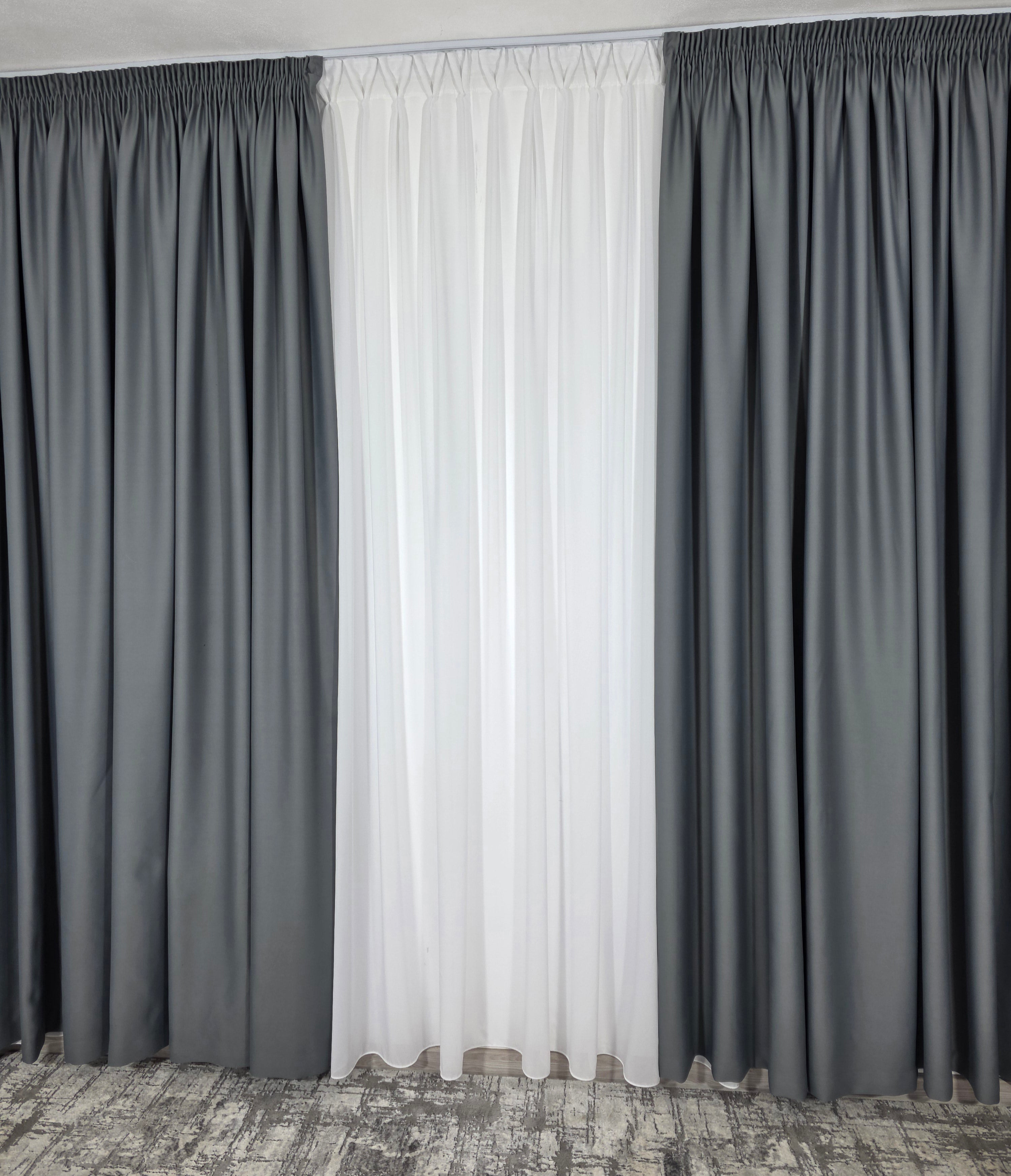 Colectia Blackout: Perdea Matase Alba Si Draperie Gri Mediu Blackout 98%