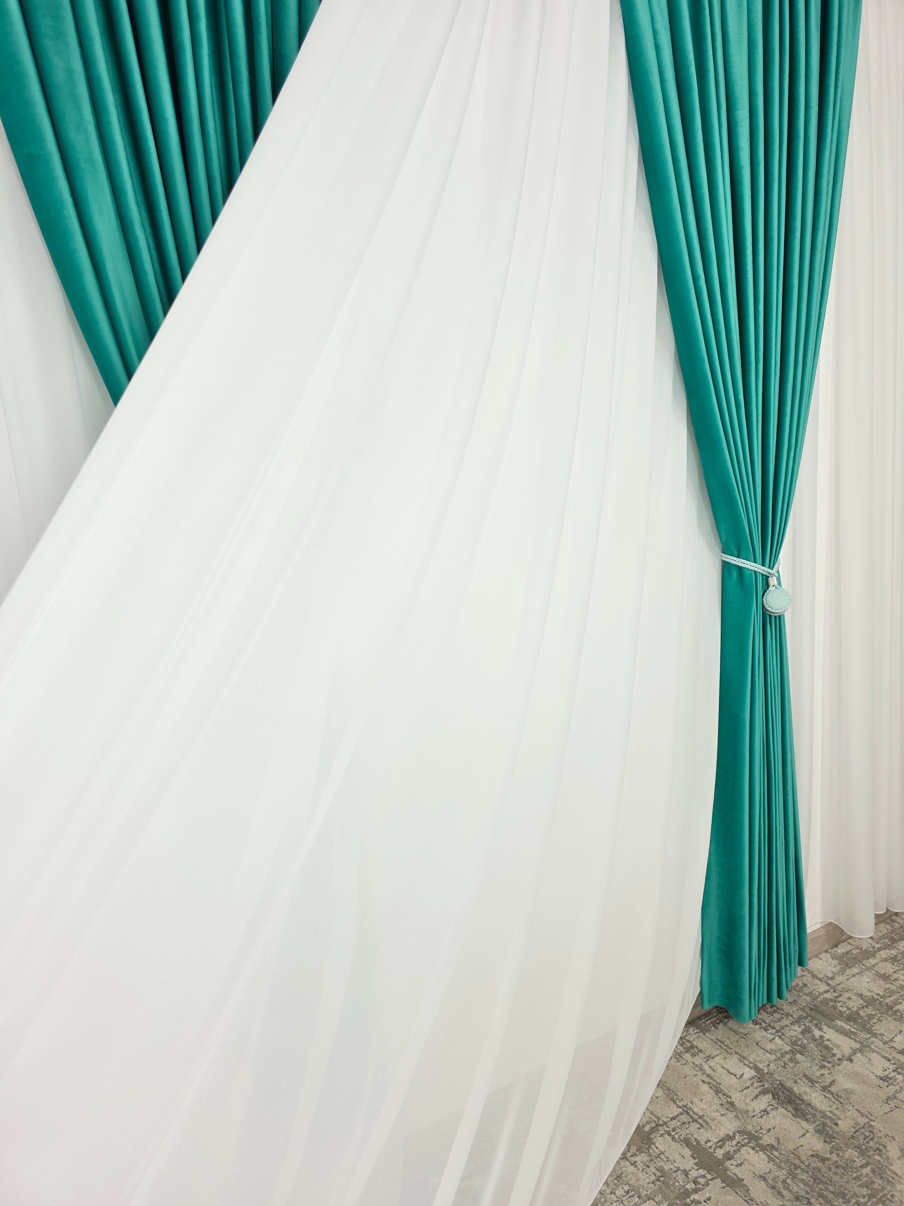 Set Zakynthos: Perdea Voal Premium Si Draperie Catifea Verde Marin