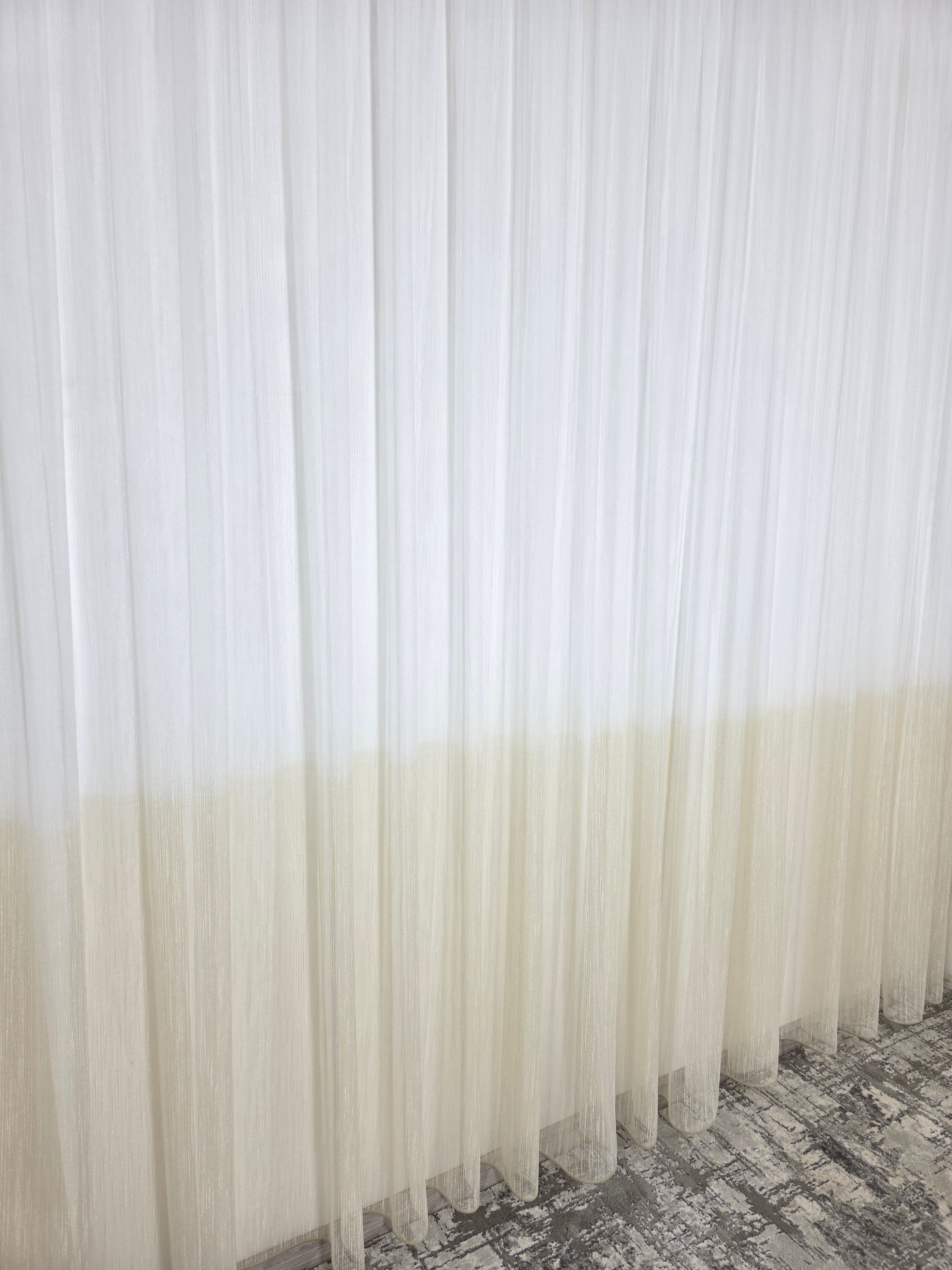 Set Dove: perdea in doua culori alb-crem tip borangic si draperie catifea alba