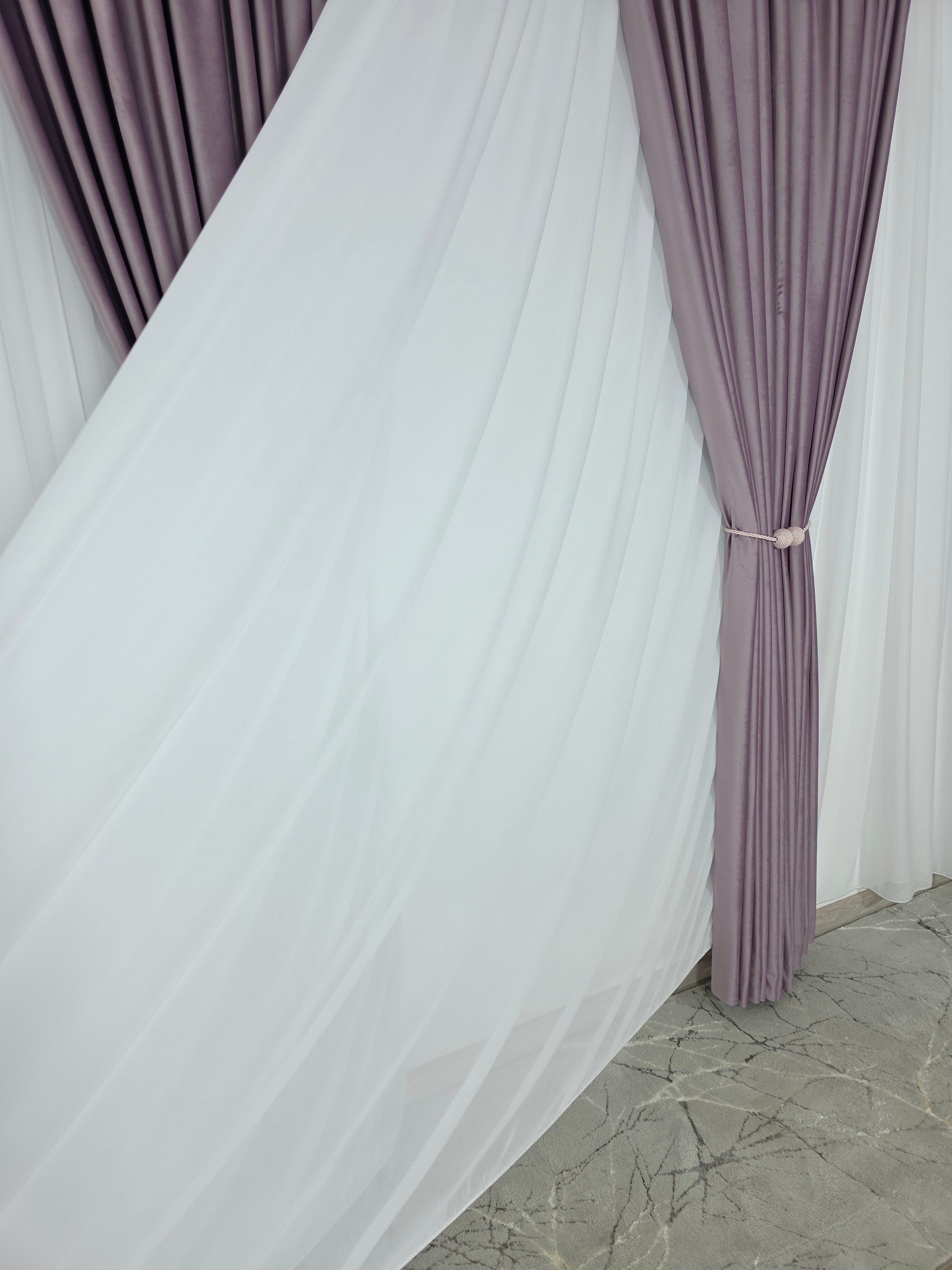 Set Suzana: Perdea Albă Din Voal Si Draperie Catifea Mov Lila