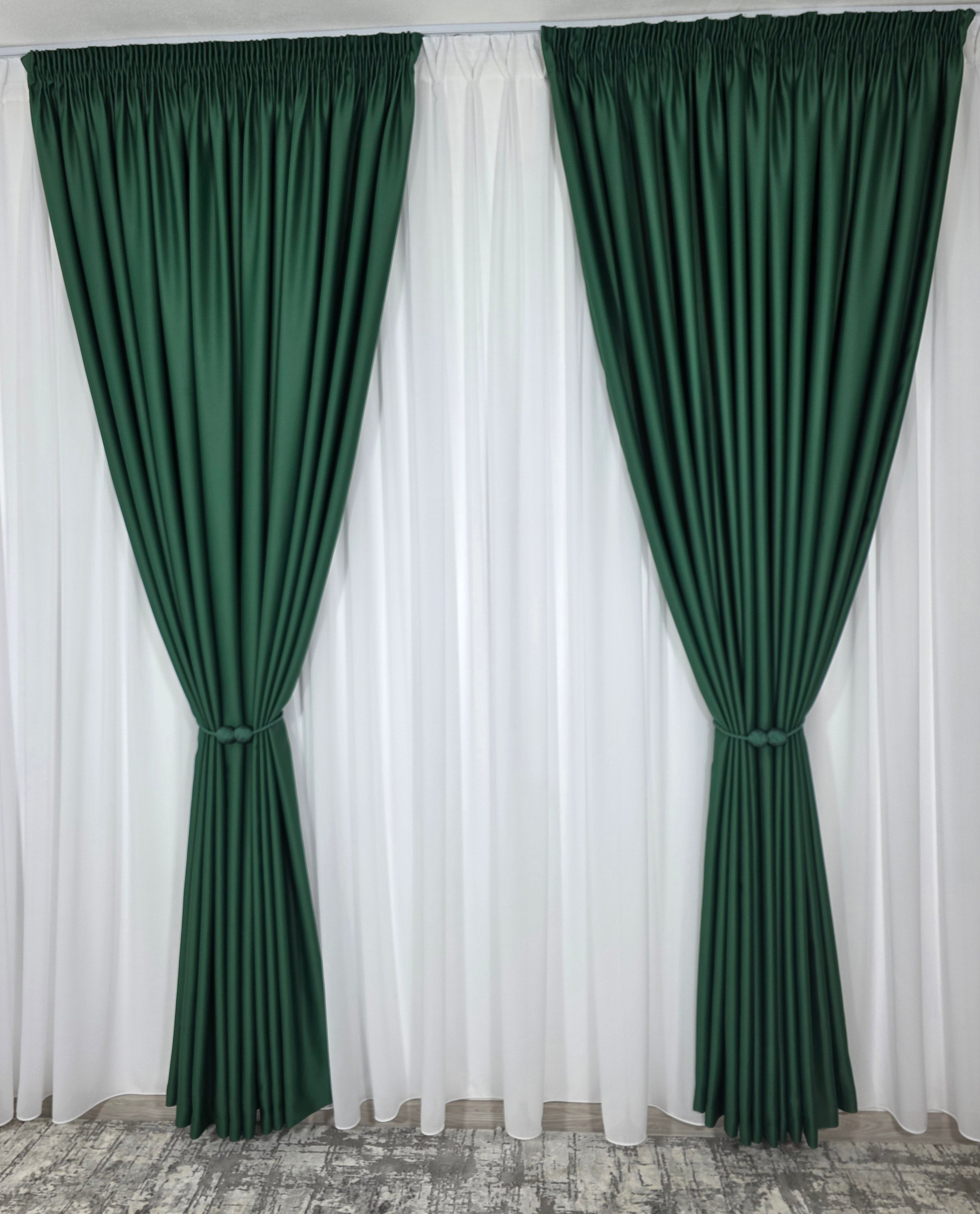 Colectia Blackout: Perdea Matase Alba Si Draperie Verde Smarald Blackout 98%