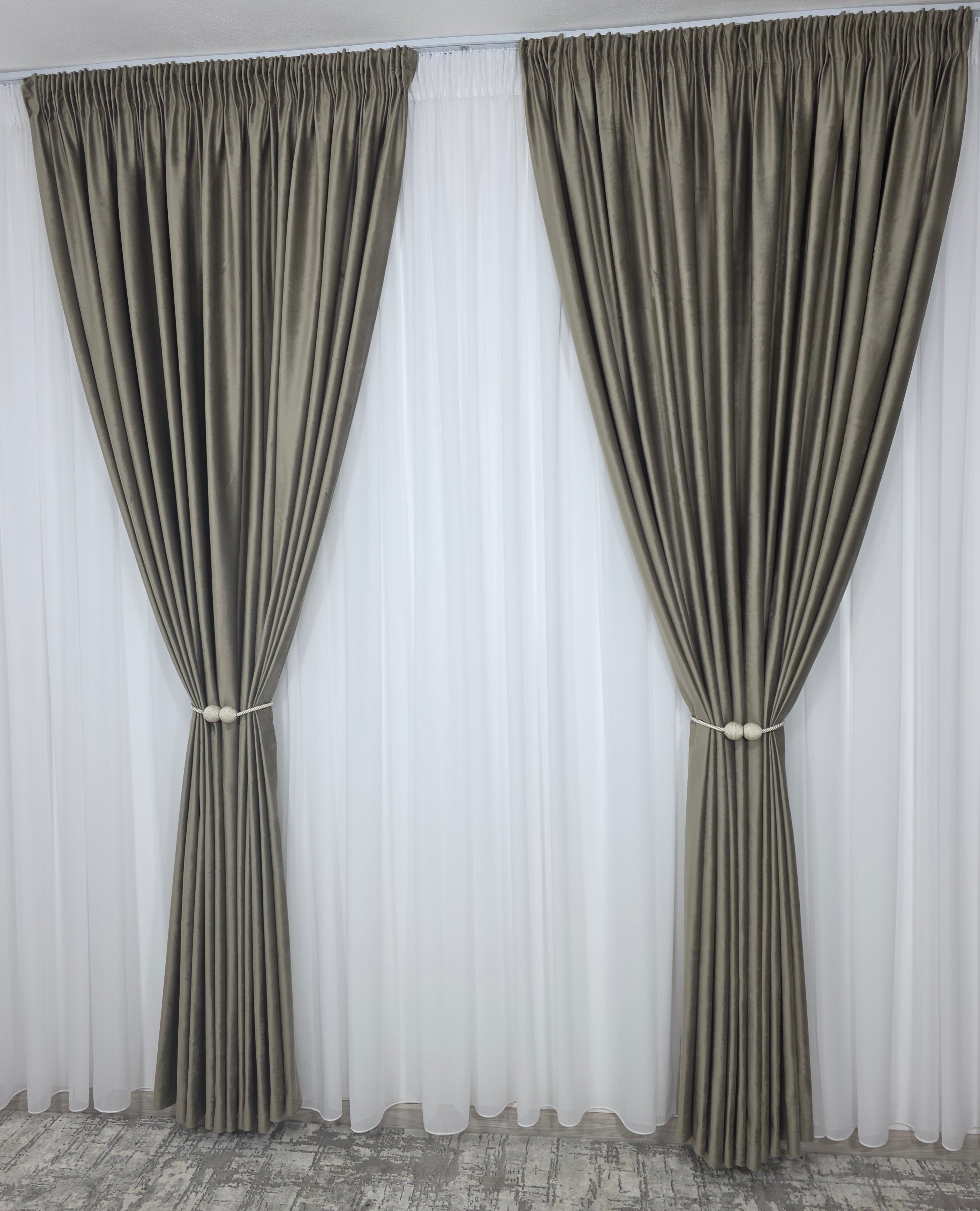 Set Turta Dulce: Perdea Voal Premium Si Draperie Catifea Cafea Cu Lapte