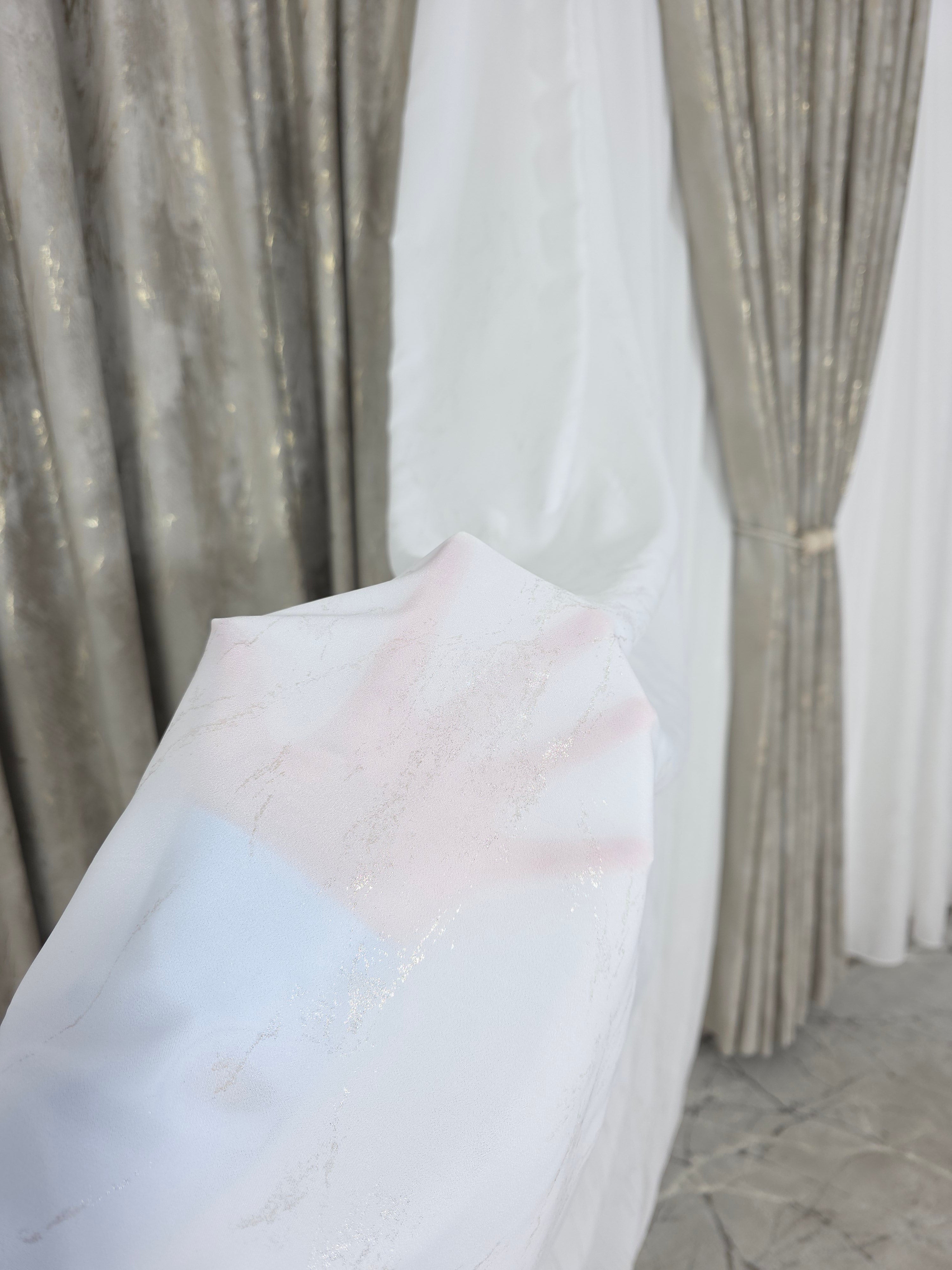 Colectia Venetia: perdea din matase cu insertii aurii varianta 3 si draperie din catifea cu insertii aurii - Grej