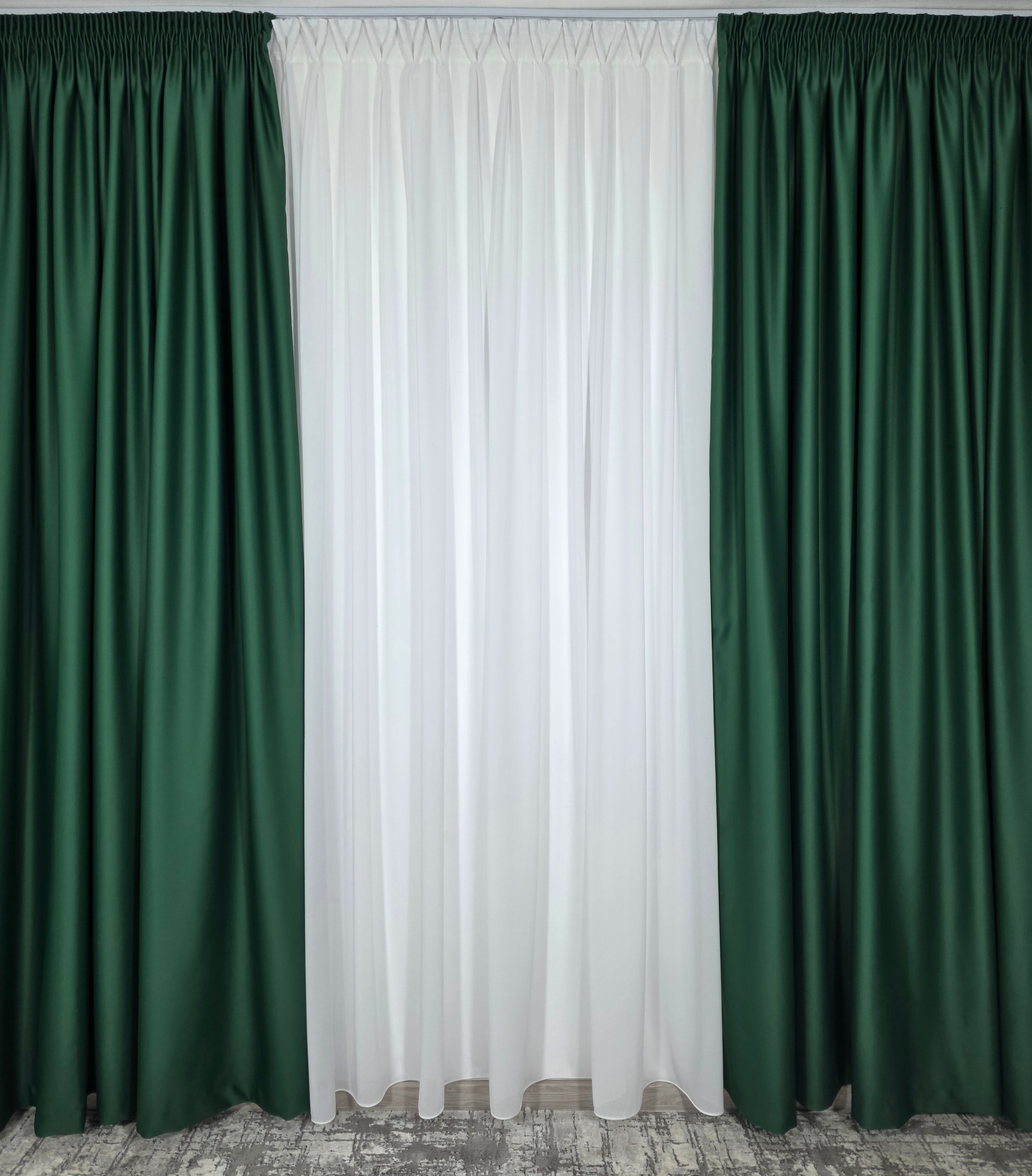Colectia Blackout: Perdea Matase Alba Si Draperie Verde Smarald Blackout 98%