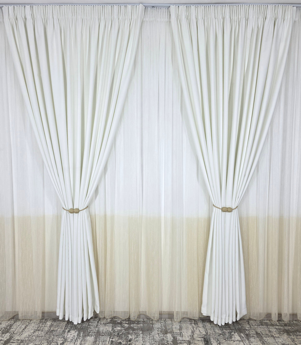 Set Blanca: perdea in doua culori alb-crem tip borangic si draperie blackout alb