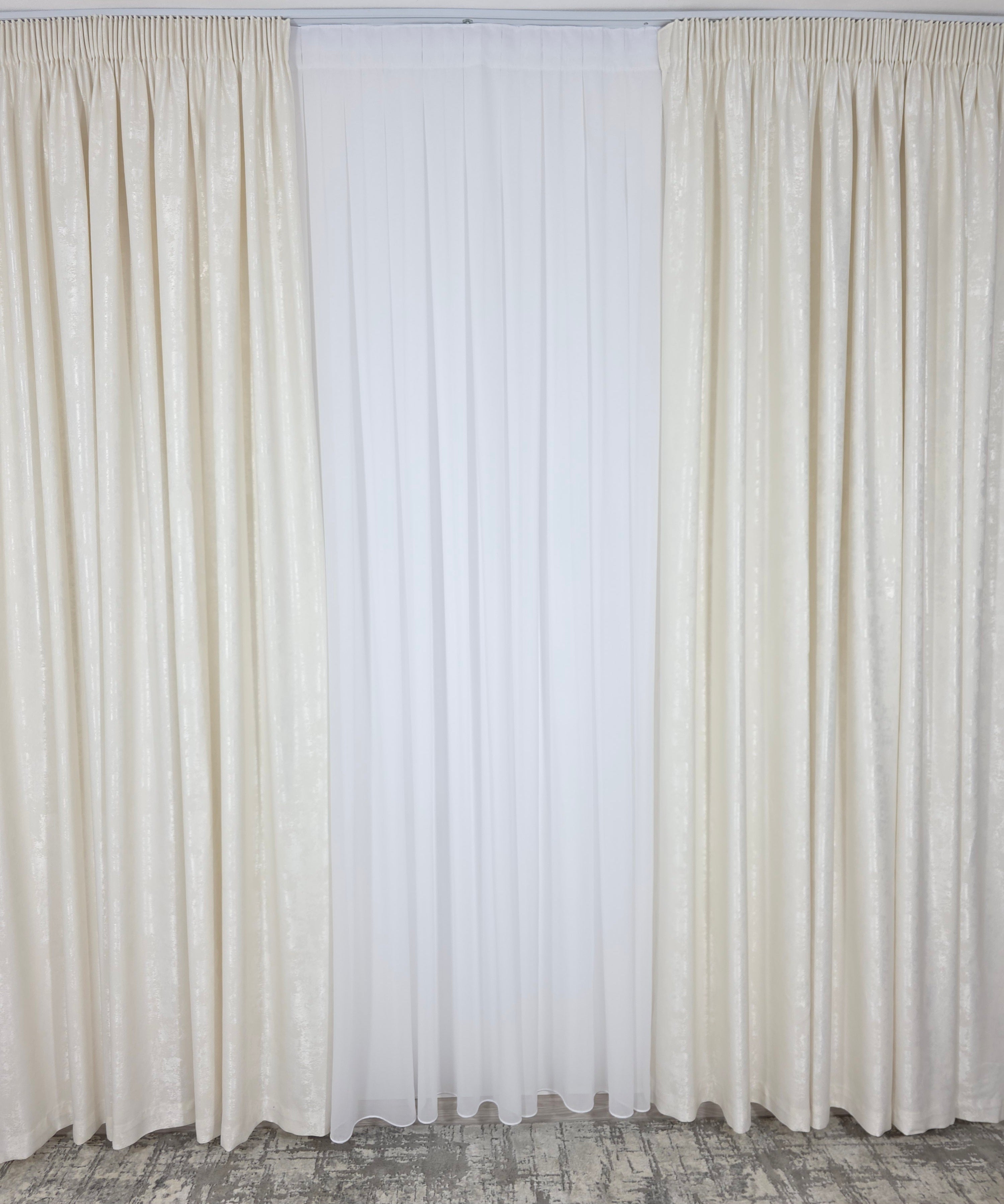 Colectia Decorativa: Perdea Alba Simpla si Draperie Tip Vopsea-Ivoire