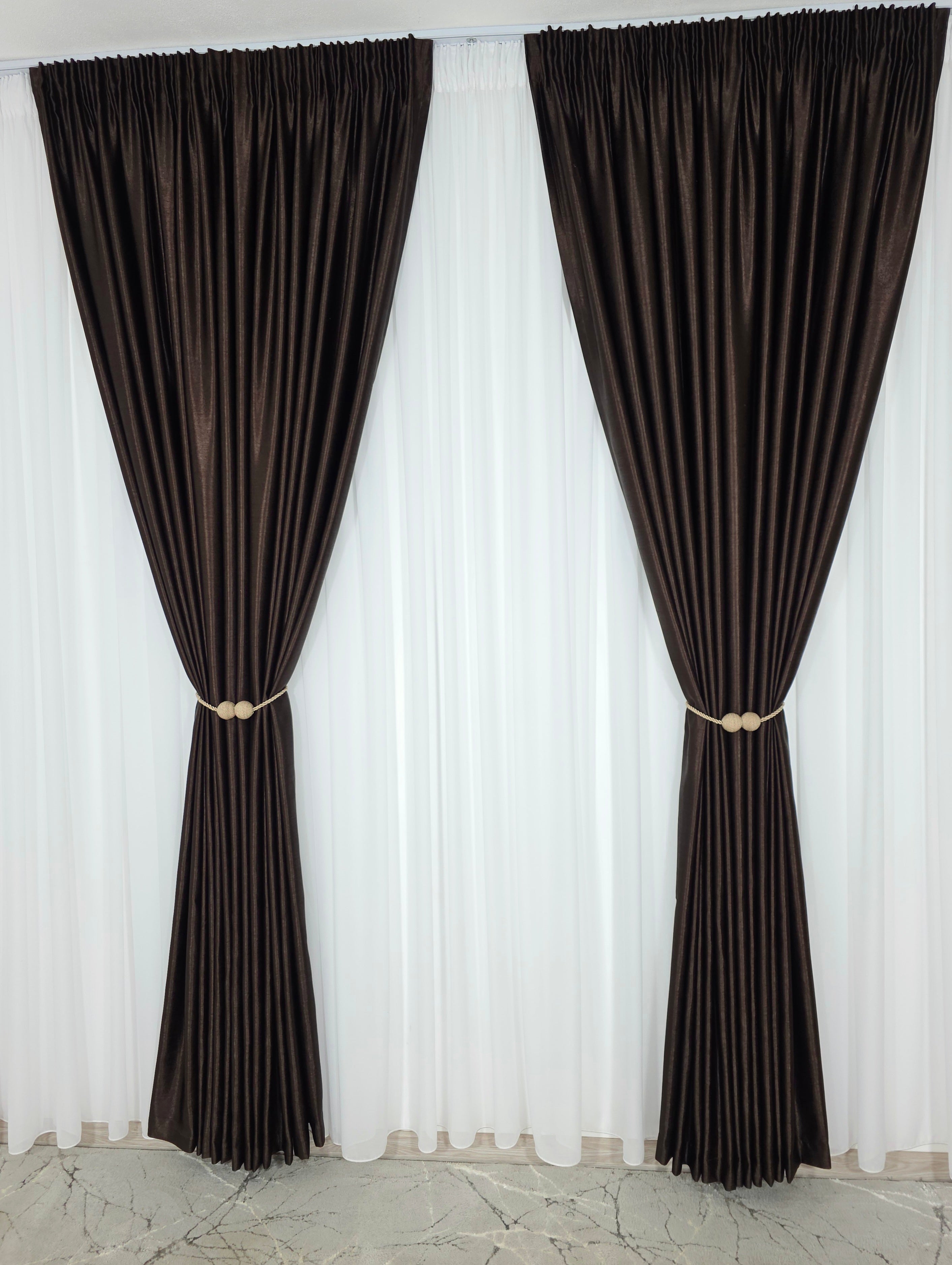Colectia Soft: perdea voal alb si draperie uni, varianta mai ușoară a catifelei-Wenge