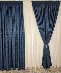 Colectia Decorativa: Perdea Ivoire Simpla si Draperie Tip Vopsea-Albastru Inchis