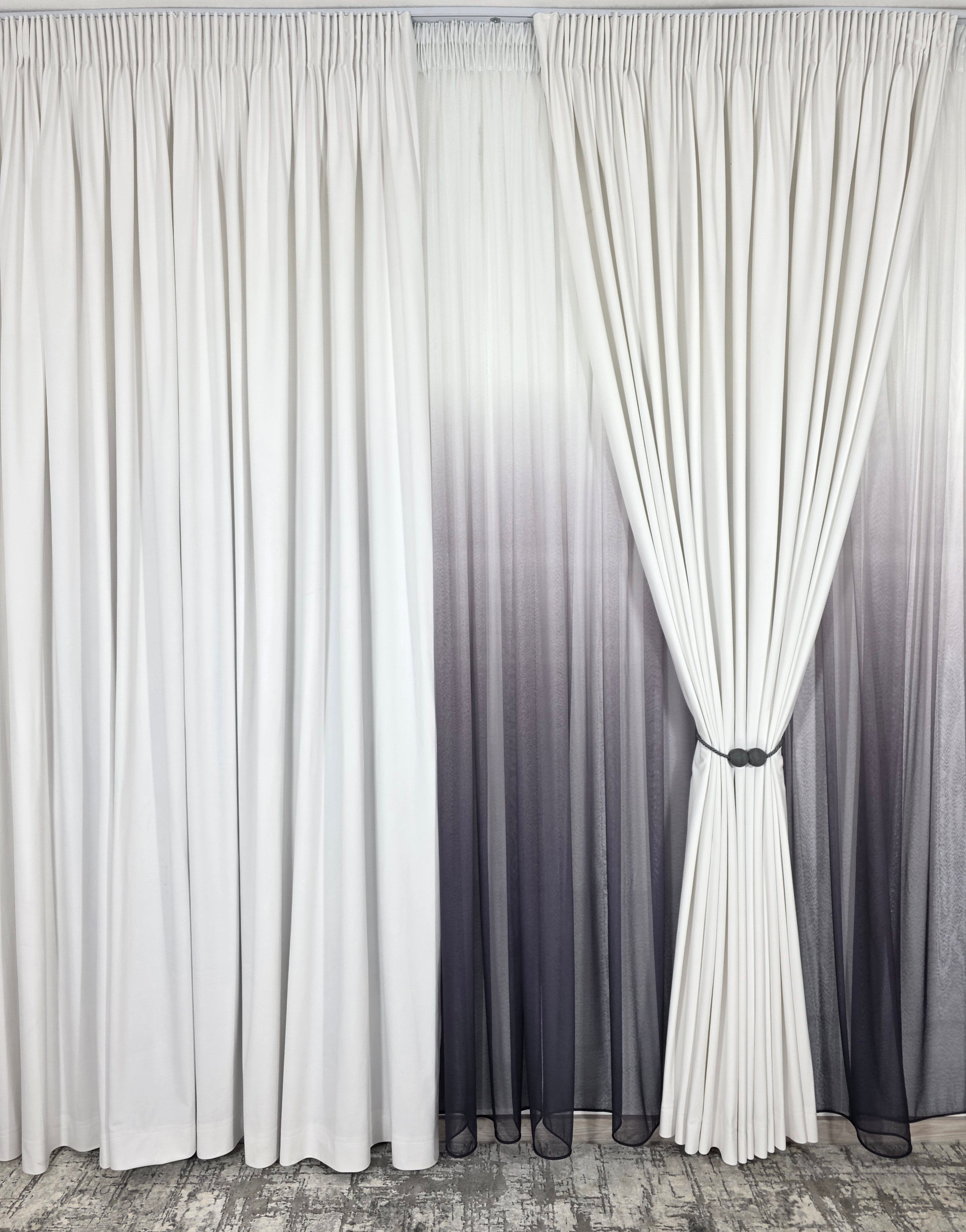 Set Luna: perdea bamboo degrade gri mov si draperie catifea alba