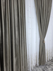 Set Gabriela: perdea ivoire in cristal cu broderie bej si draperie catifea bej inchis