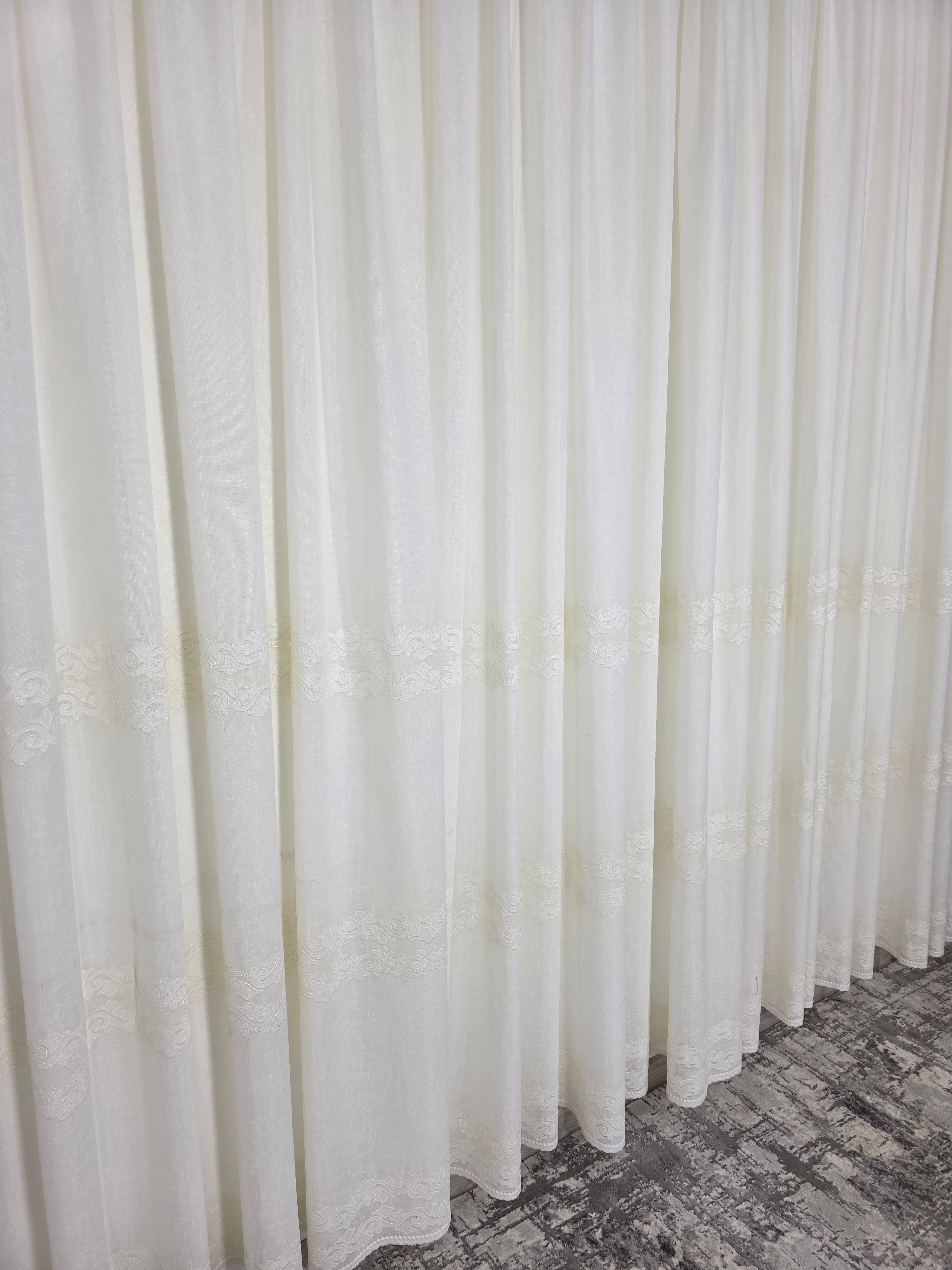 Set Liora: perdea crem din in gros cu broderie si draperie catifea crem-miere