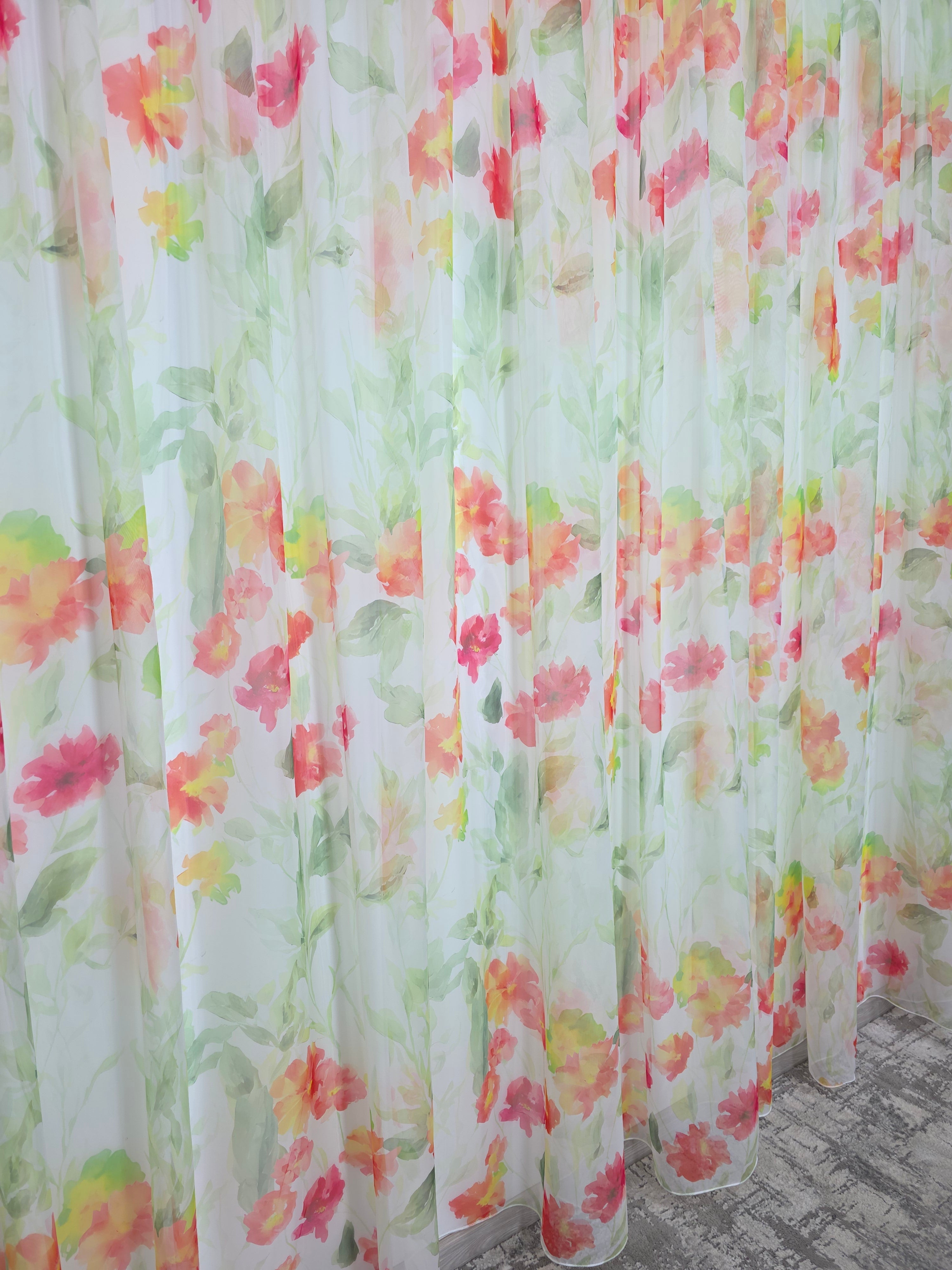 Set Petal Roz: Perdea Din Voal Cu Model Floral Si Draperie Soft Roz Semi-Opaca