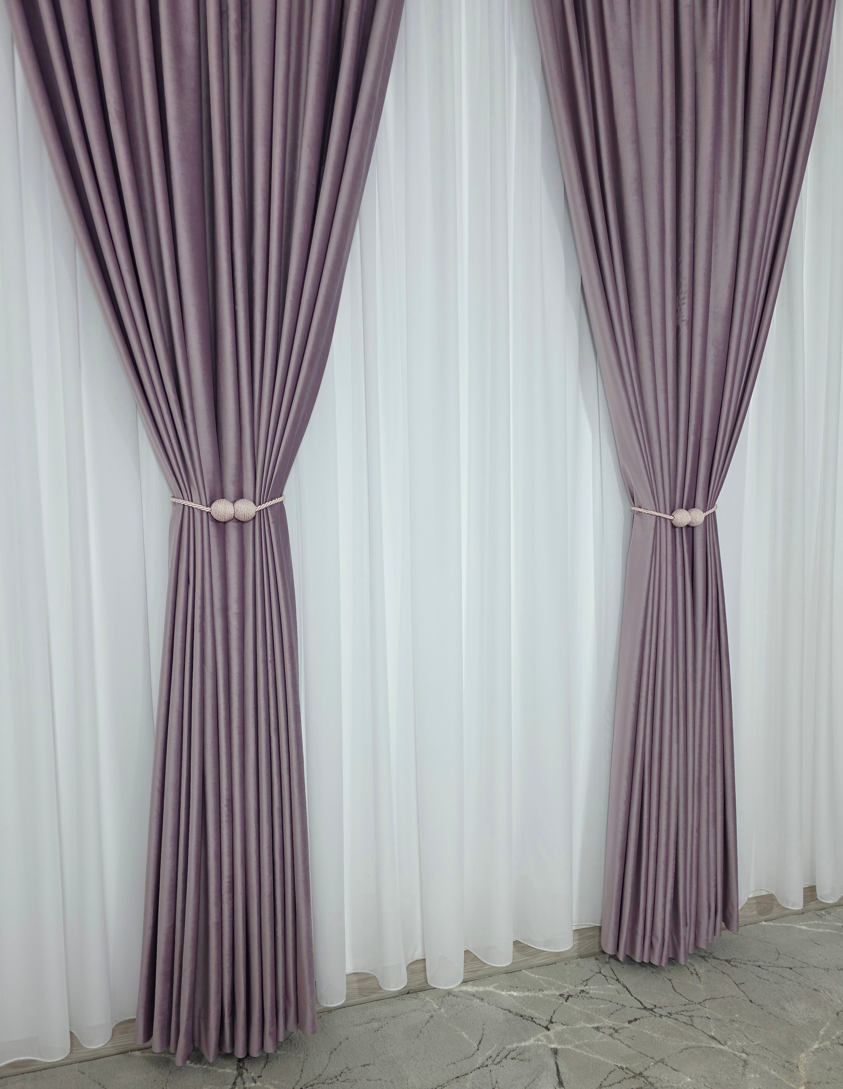 Set Suzana: Perdea Albă Din Voal Si Draperie Catifea Mov Lila