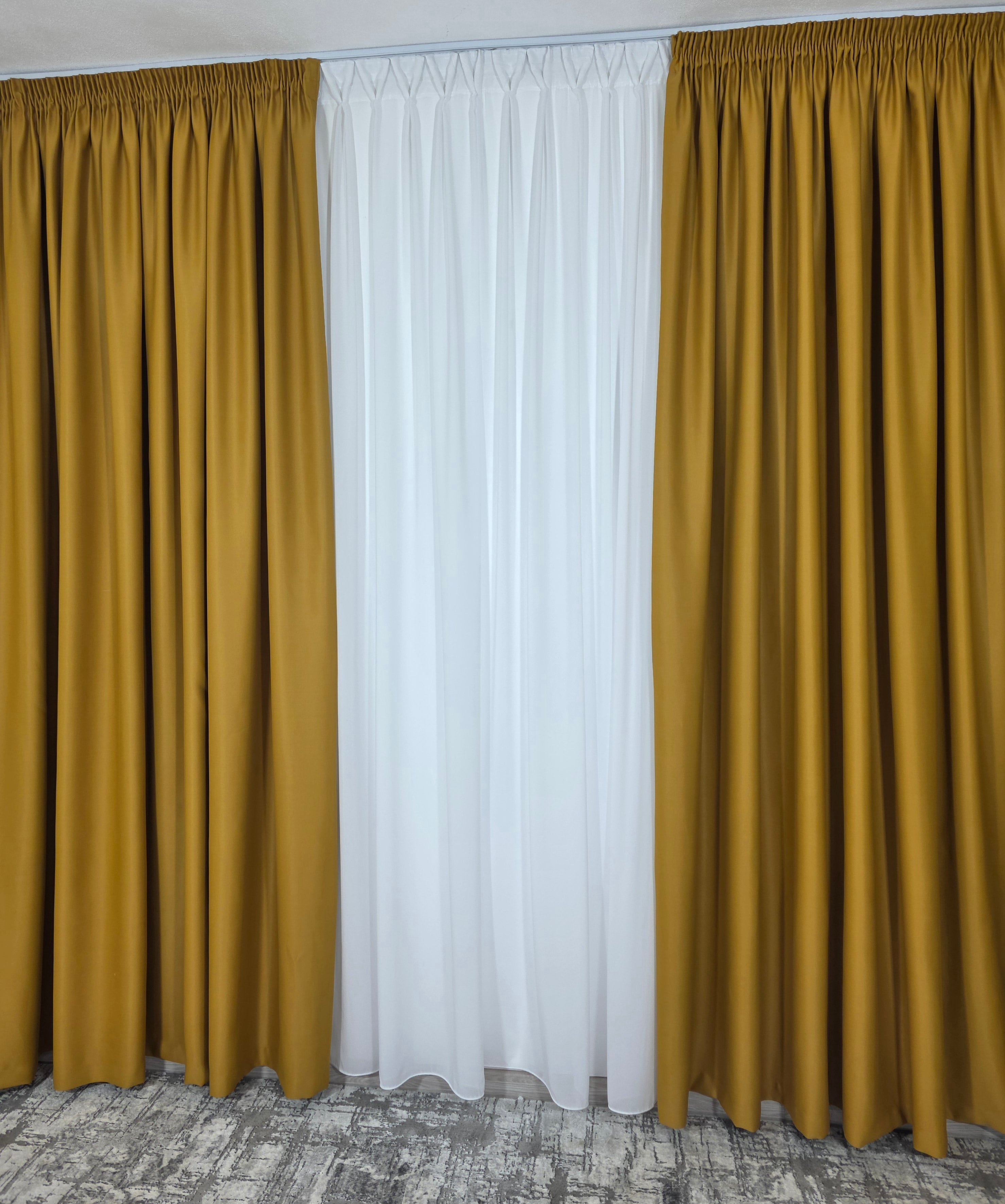 Colectia Blackout: Perdea Matase Alba Si Draperie Galben Mustar Blackout 90%