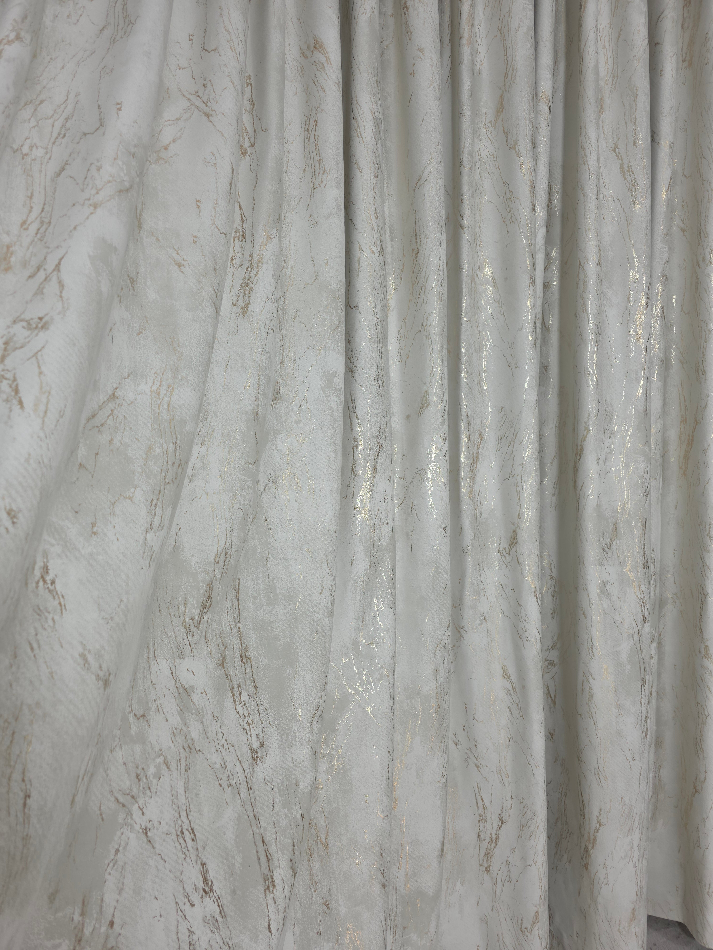 Colectia Venetia: perdea din matase cu insertii aurii varianta 3 si draperie din catifea cu insertii aurii - Ivoire
