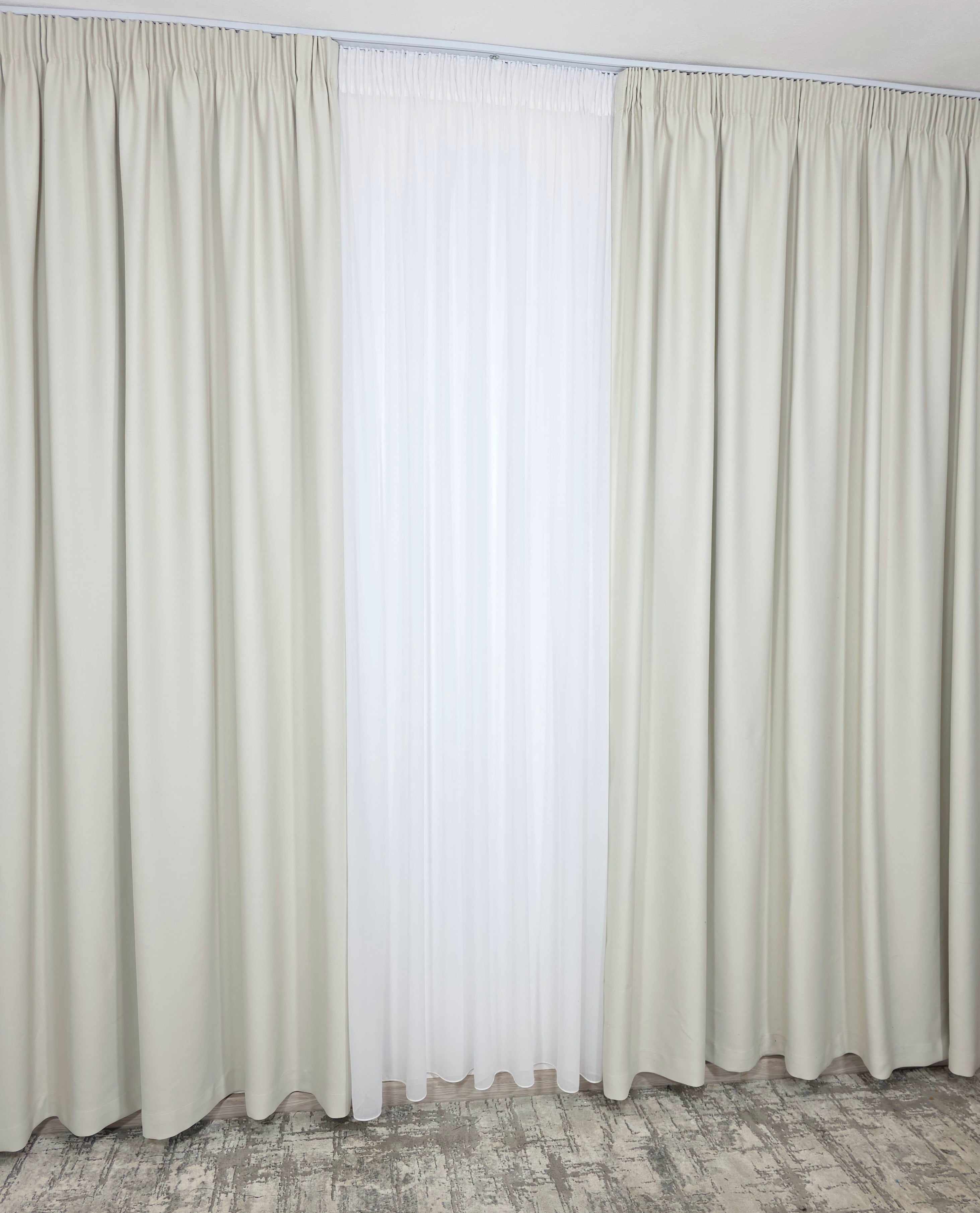 Colectia Blackout: Perdea Matase Alba Si Draperie Ivoire Blackout 80%