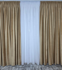 Set Alina: perdea in cristal alb cu forme geometrice si draperie catifea miere
