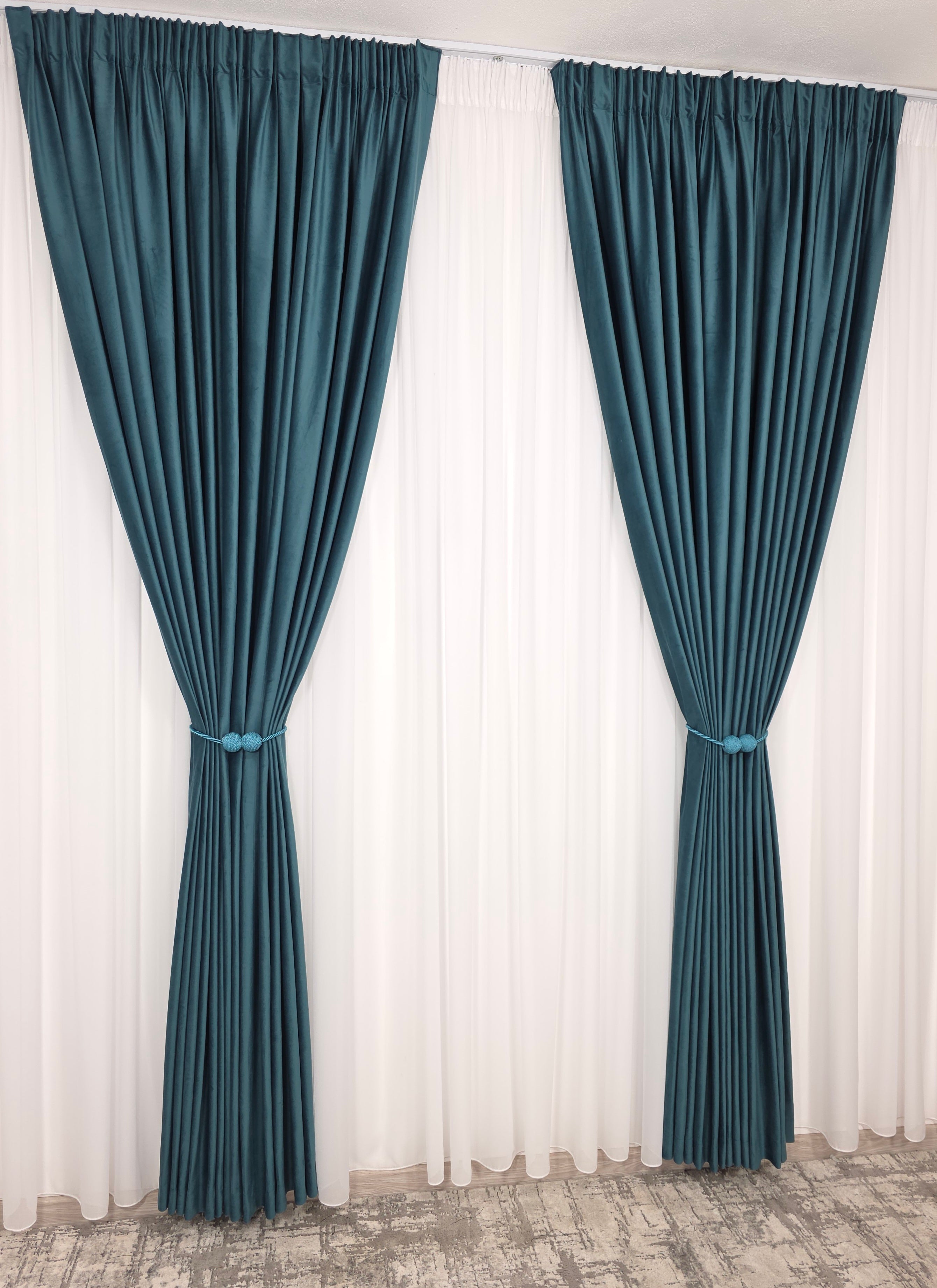 Set Amalfi: Perdea Voal Premium Si Draperie Catifea Verde-Turcoaz