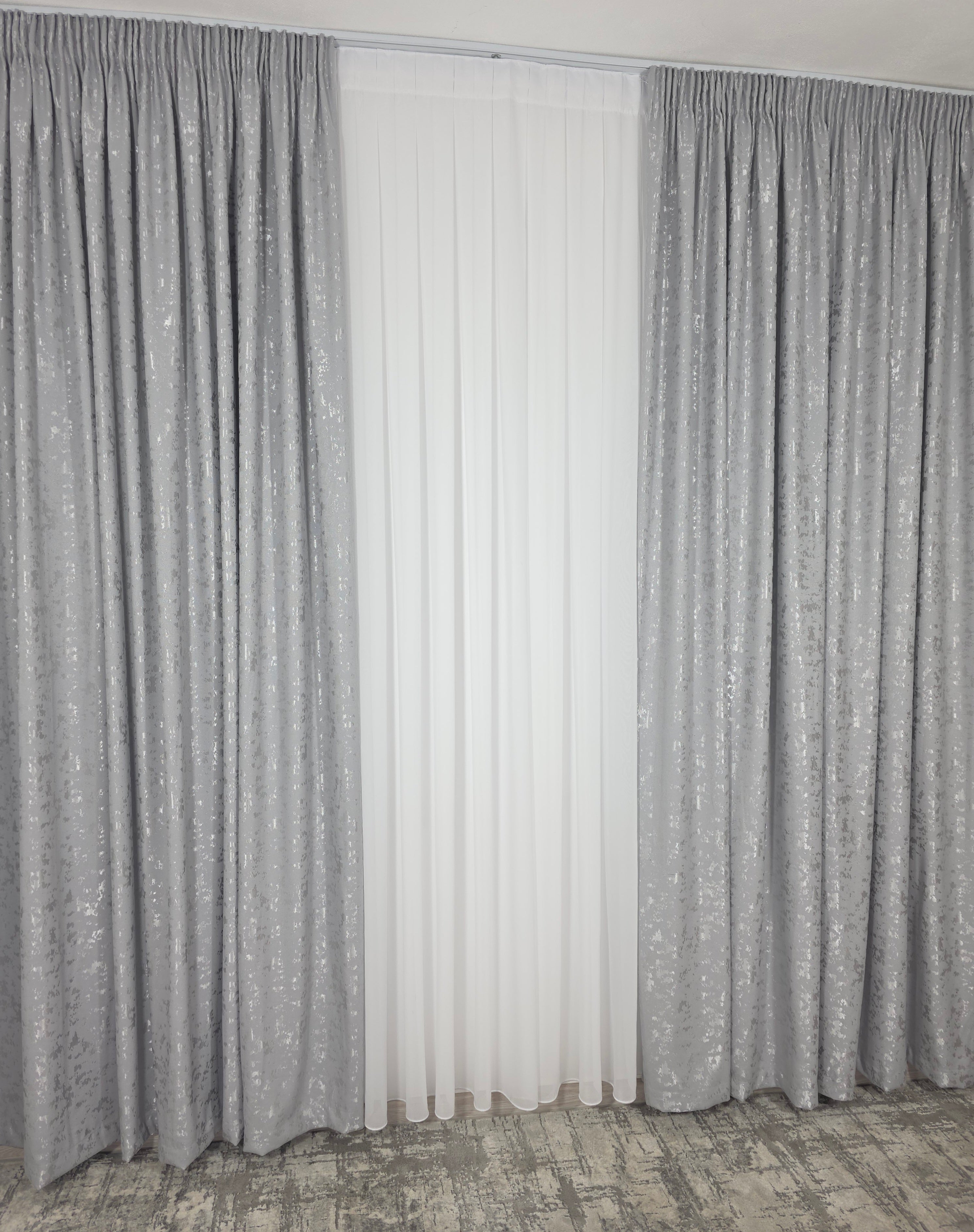 Set Los Angeles Gri Deschis: Perdea Alba Simpla si Draperie Tip Nisip