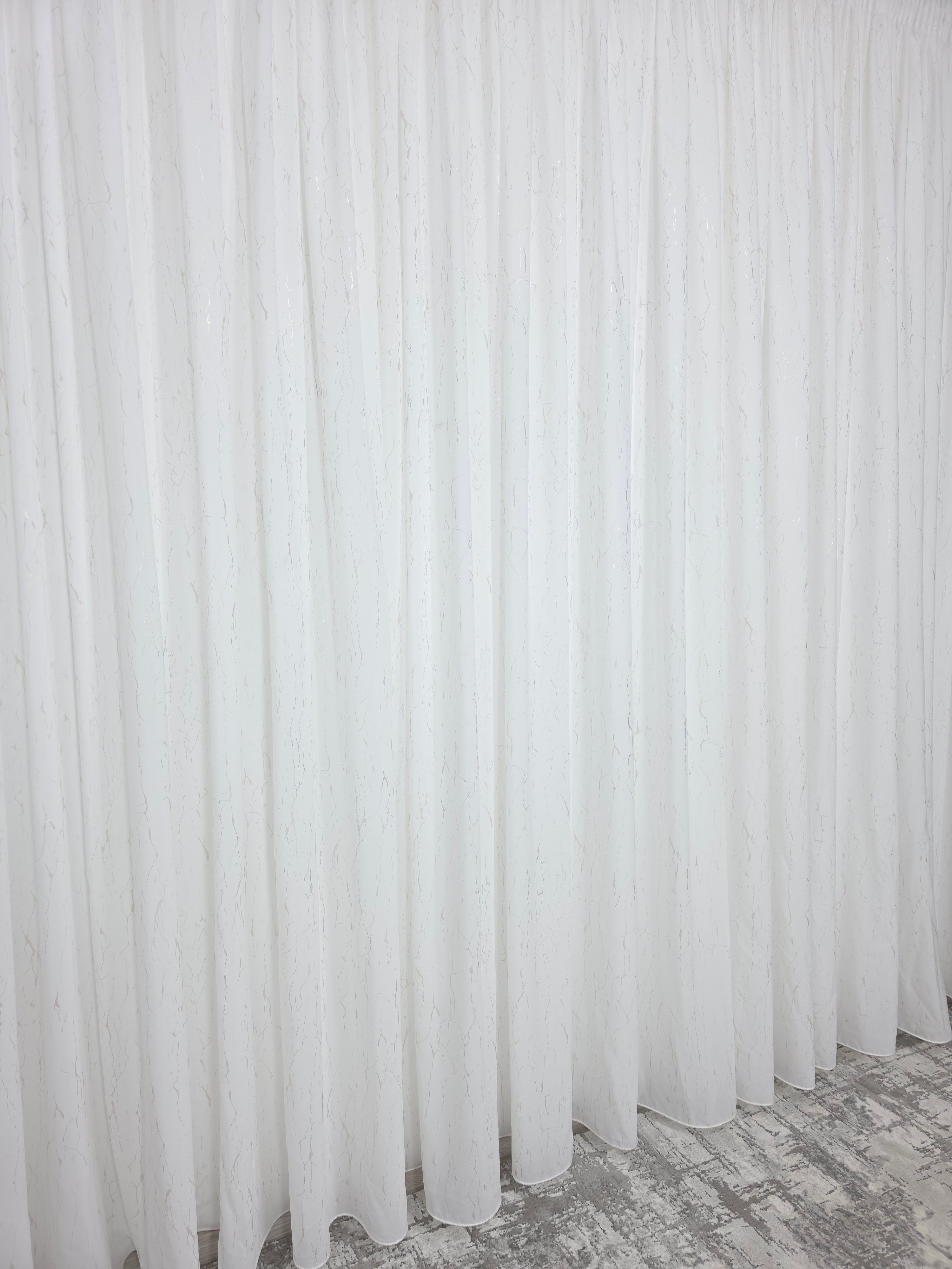Colectia Valencia: Perdea Alba Din Matase Cu Insertii Aurii Varianta 1 Si Draperie Rolex Catifea Verde Turcoaz Cu Sclipici Auriu