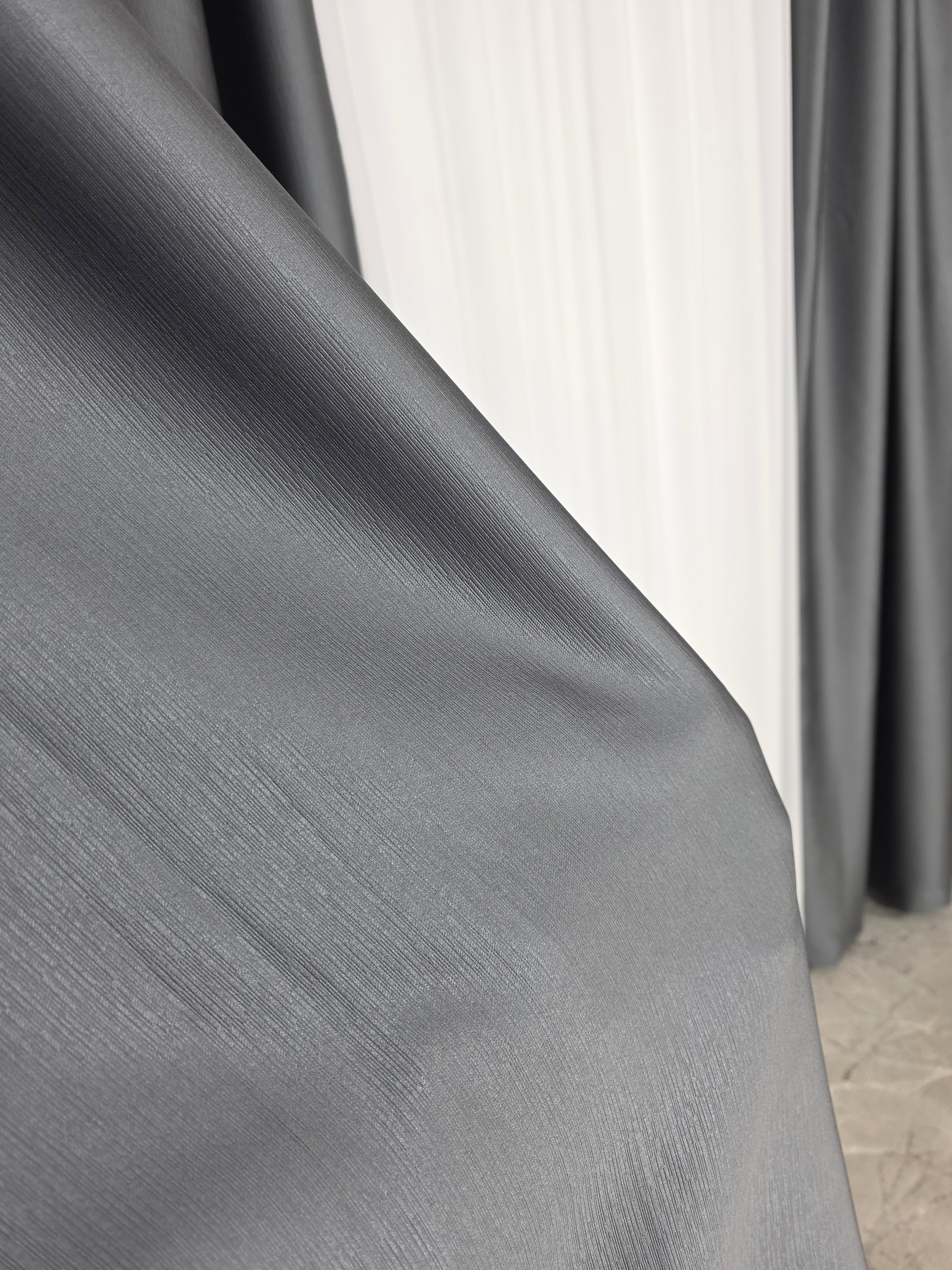 Colectia Noapte-Zi: Perdea voal alb premium si Draperie Paris blackout 100% opaca pe culoarea gri inchis