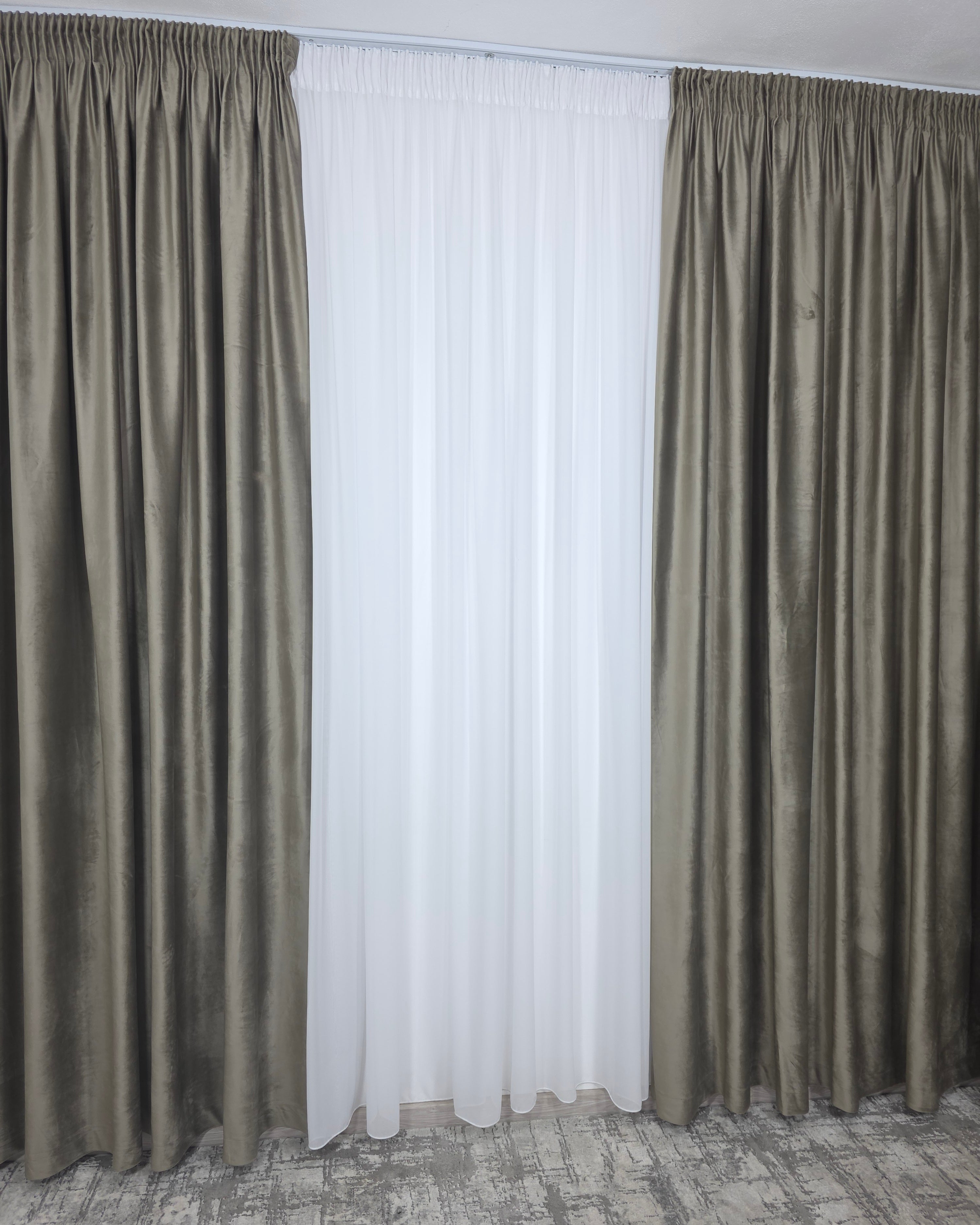 Set Turta Dulce: Perdea Voal Premium Si Draperie Catifea Cafea Cu Lapte