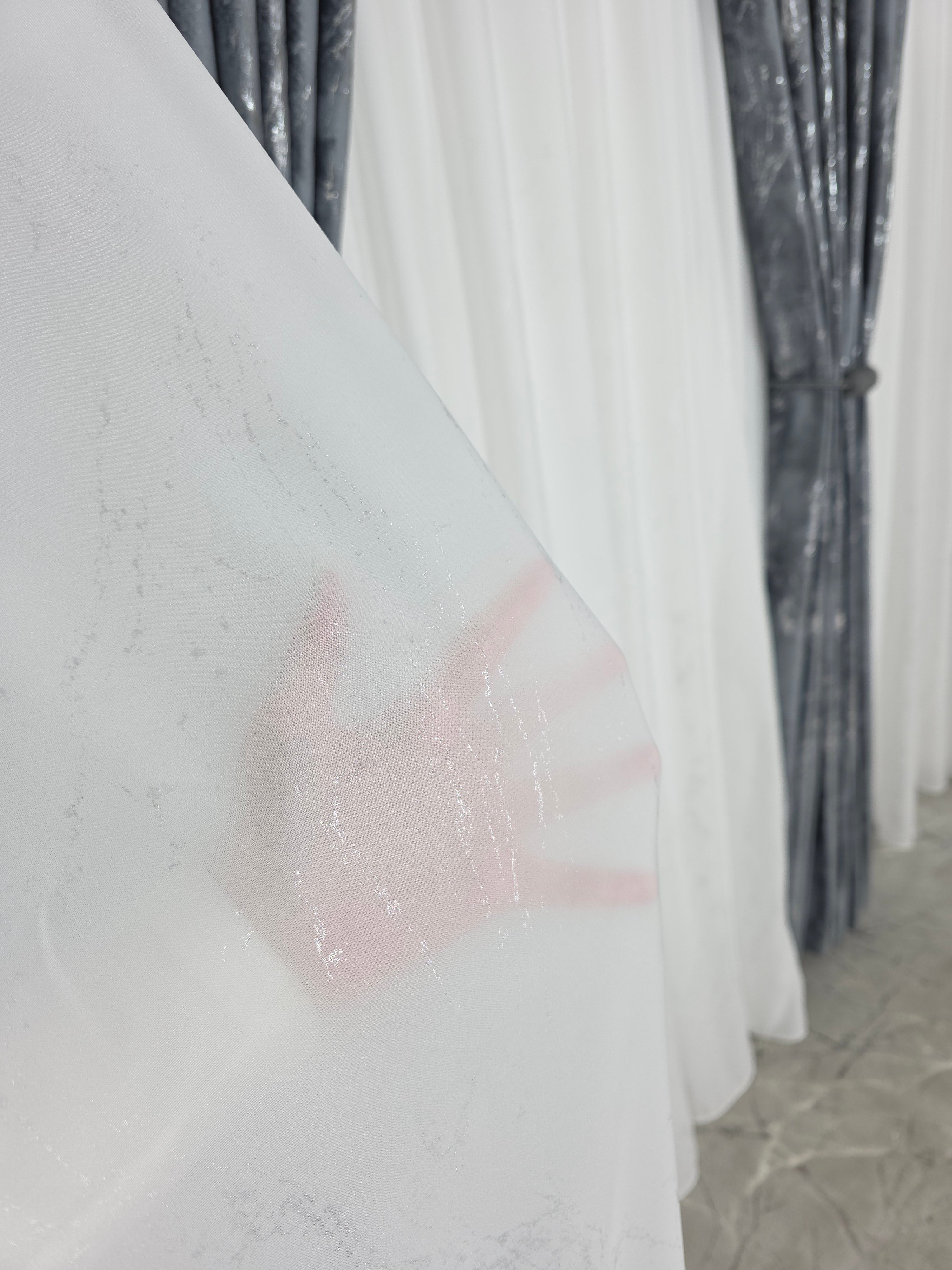 Colectia Venetia: perdea din matase cu insertii argintii varianta 3 si draperie din catifea cu insertii argintii - Gri inchis