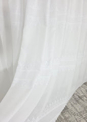 Perdea Lior alba cu broderie material plin ca textura tip in