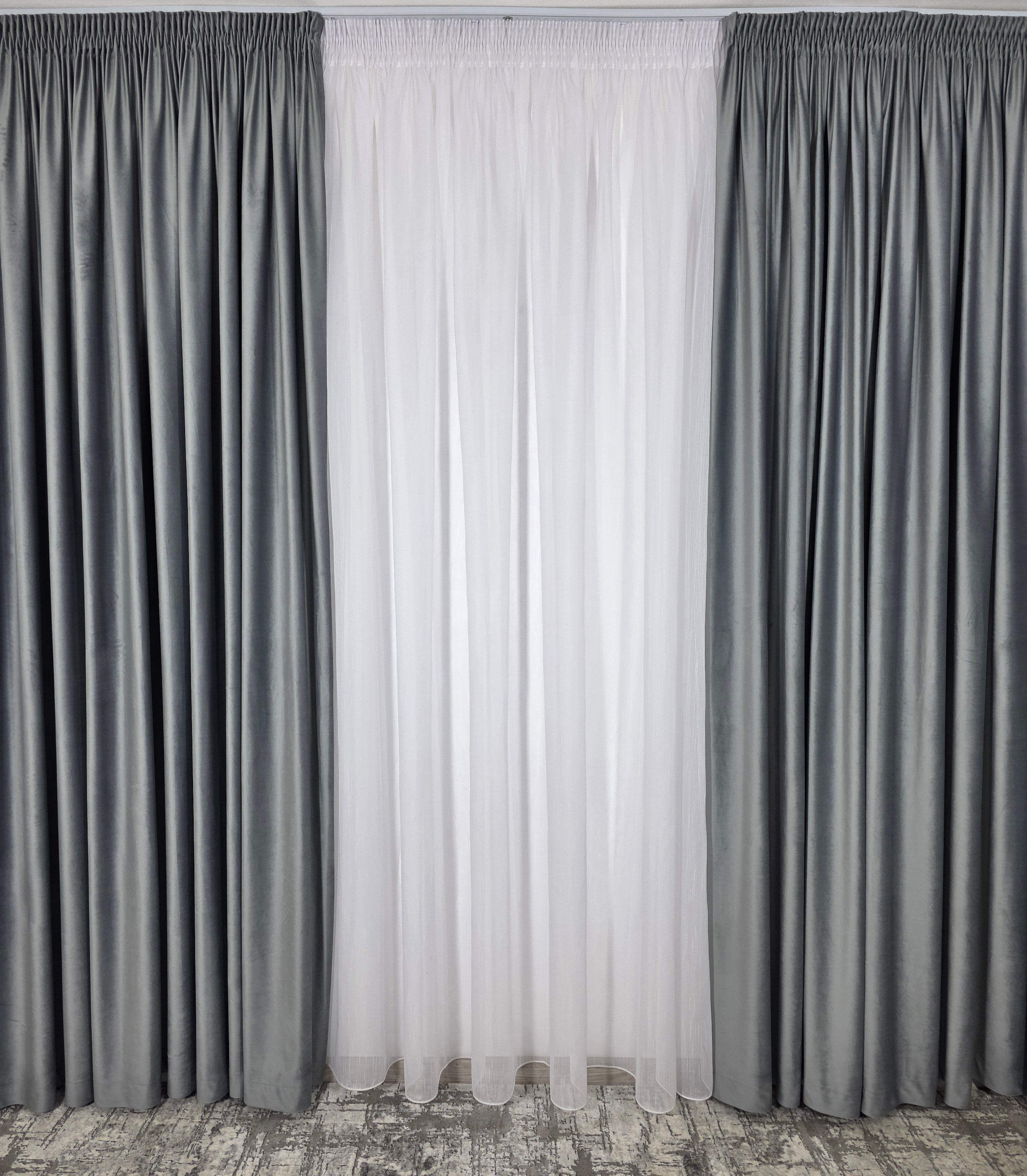 Set Lara: perdea alba sable si draperie catifea gri deschis