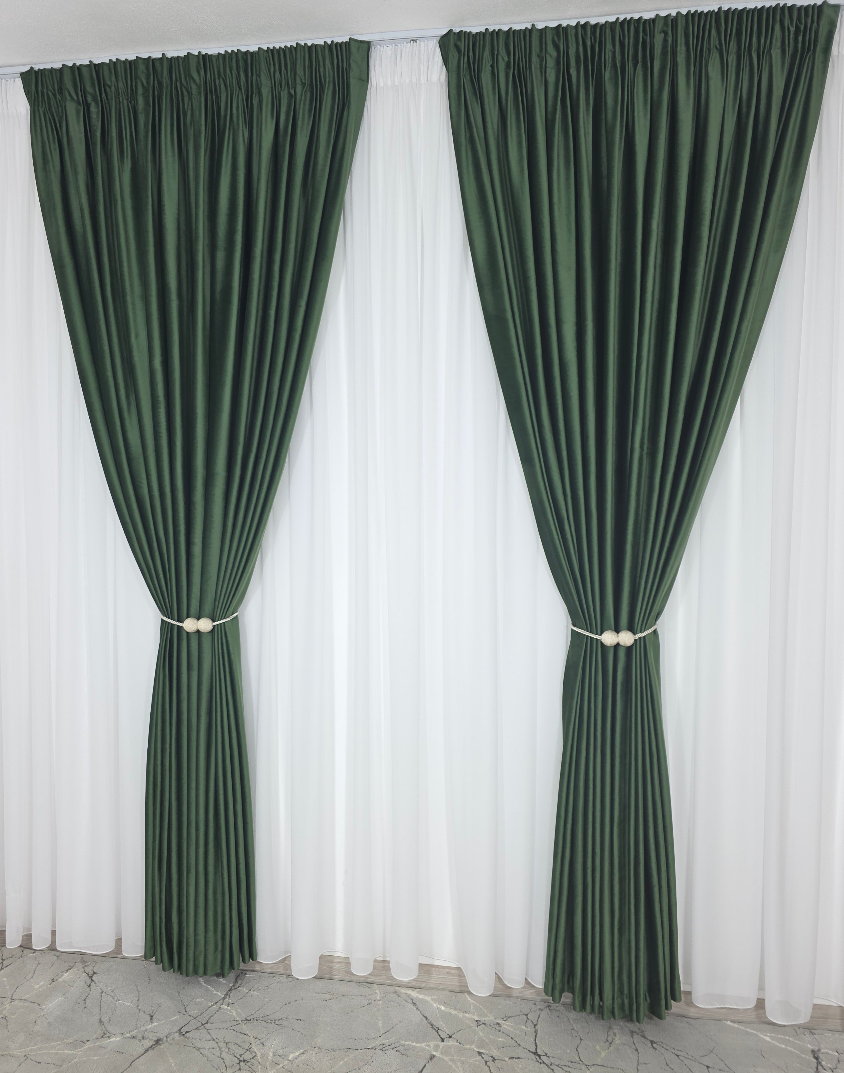 Set Narcisa: Perdea Alba Din Voal Si Draperie Catifea Verde Olive