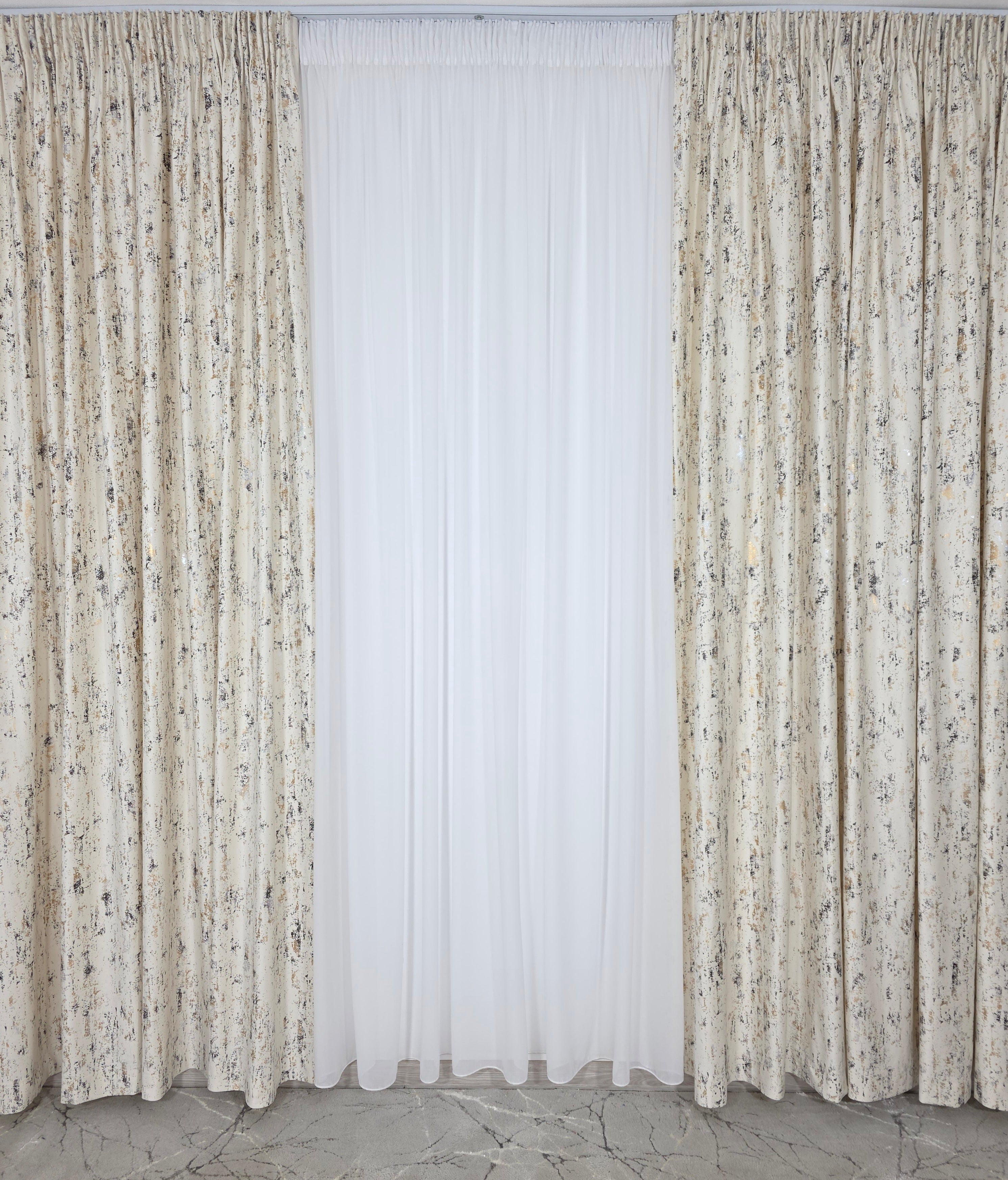 Colectia Elegance: Perdea Voal Premium Si Draperie Catifea Bej Cu Insertii model Golden