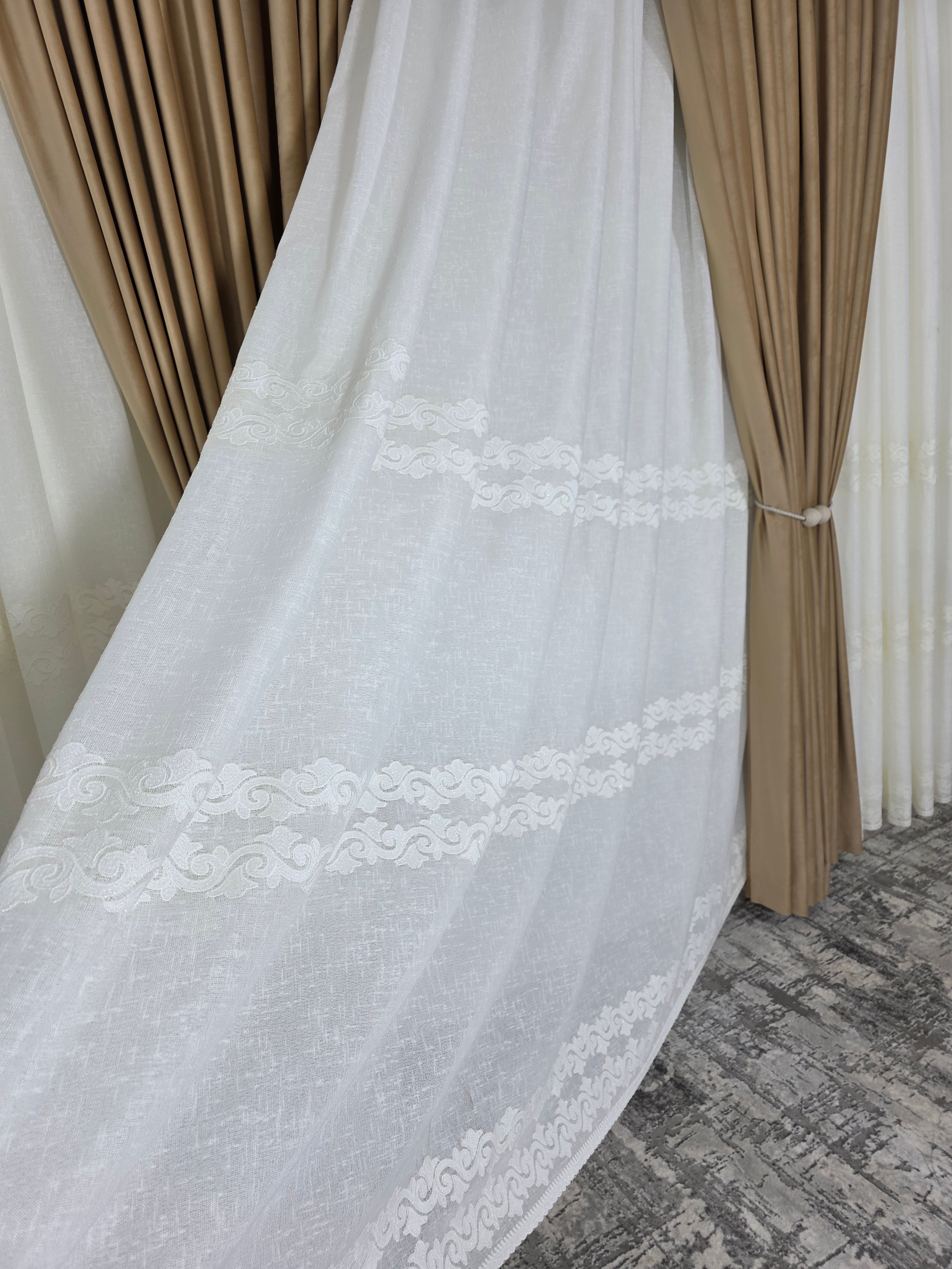 Set Liora: perdea crem din in gros cu broderie si draperie catifea crem-miere
