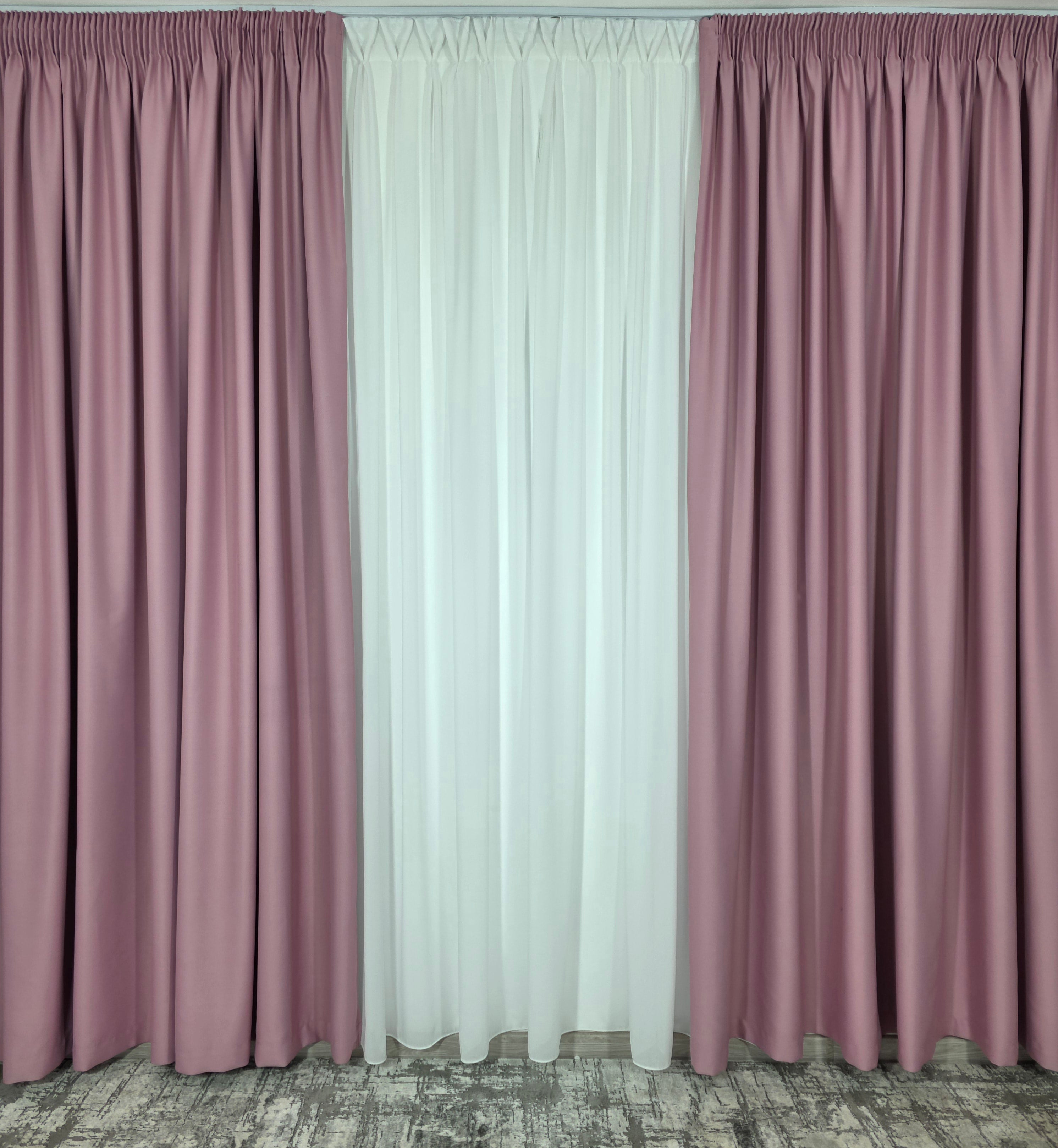Colectia Blackout: Perdea Matase Alba Si Draperie Roz Blackout 80%