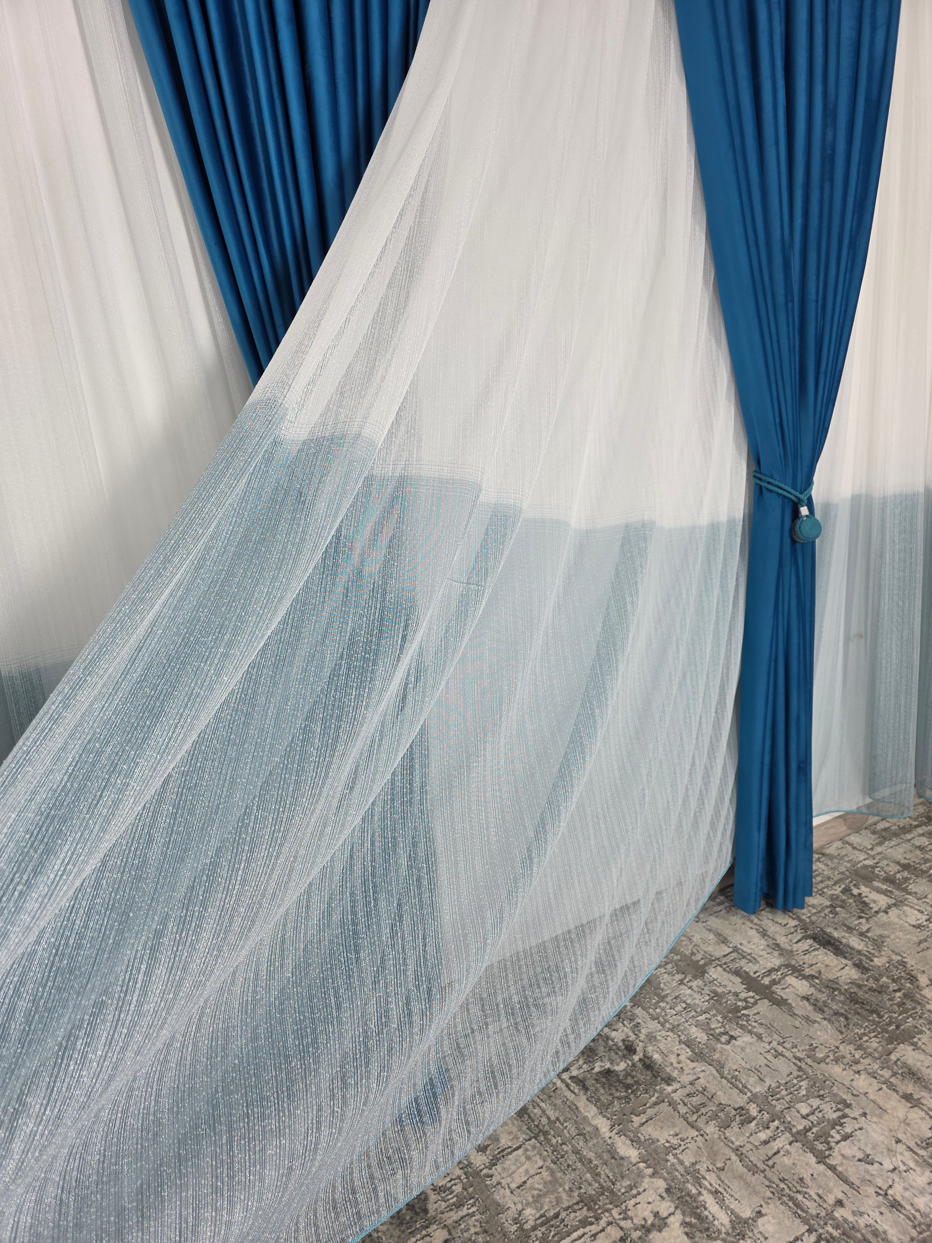 Set Siena: perdea in doua culori alb-turcoaz tip borangic si draperie catifea turcoaz