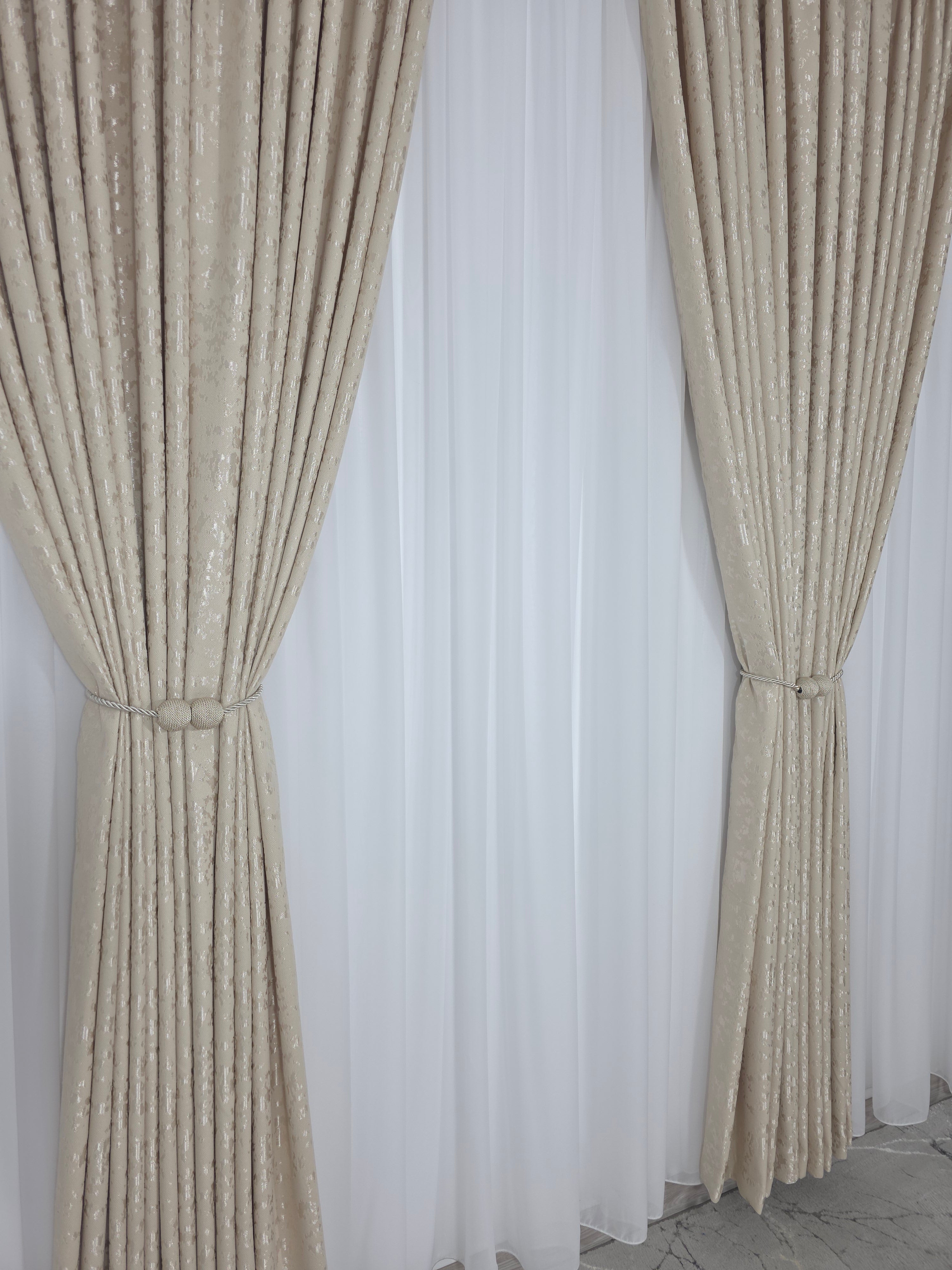 Set Los Angeles Crem: Perdea alba simpla si Draperie tip nisip