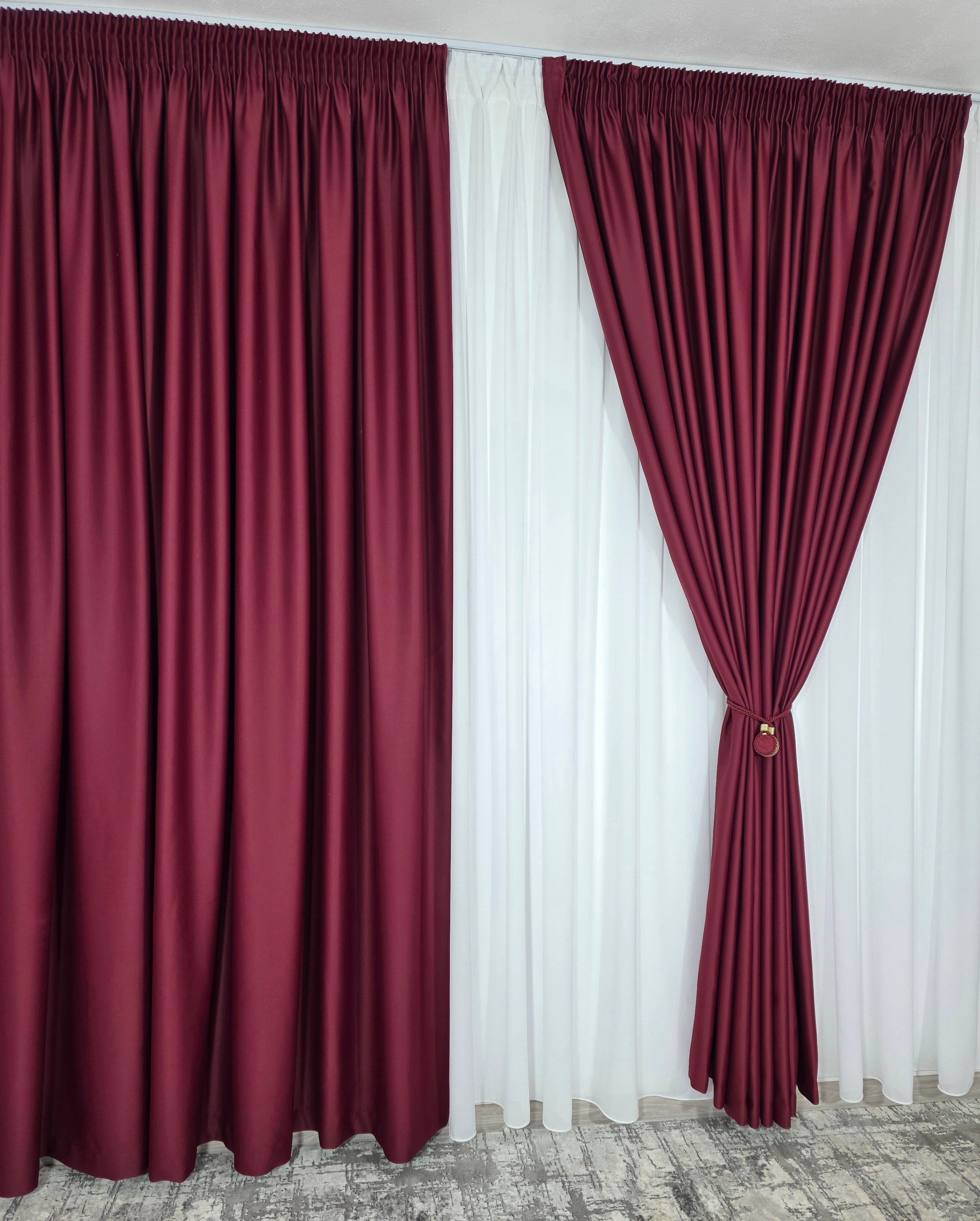 Colectia Blackout: Perdea Matase Alba Si Draperie Bordo Blackout 98%