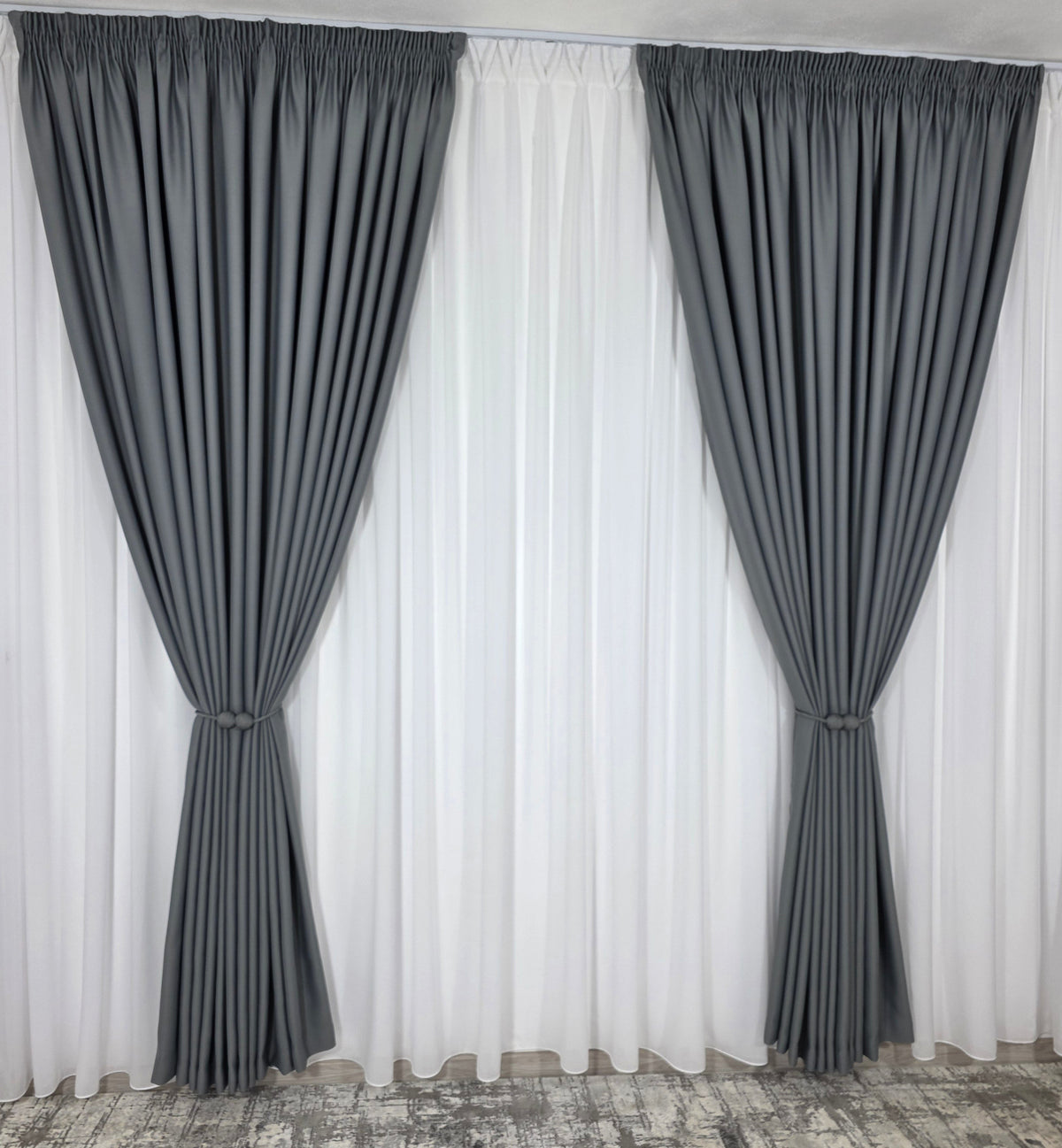 Set pentru Living si Dormitor in Nuante Alb, Gri si Crem - Colectia Blackout Varianta BTN24 Perdea Alba Voal Premium Jorjet si Draperie Gri Mediu