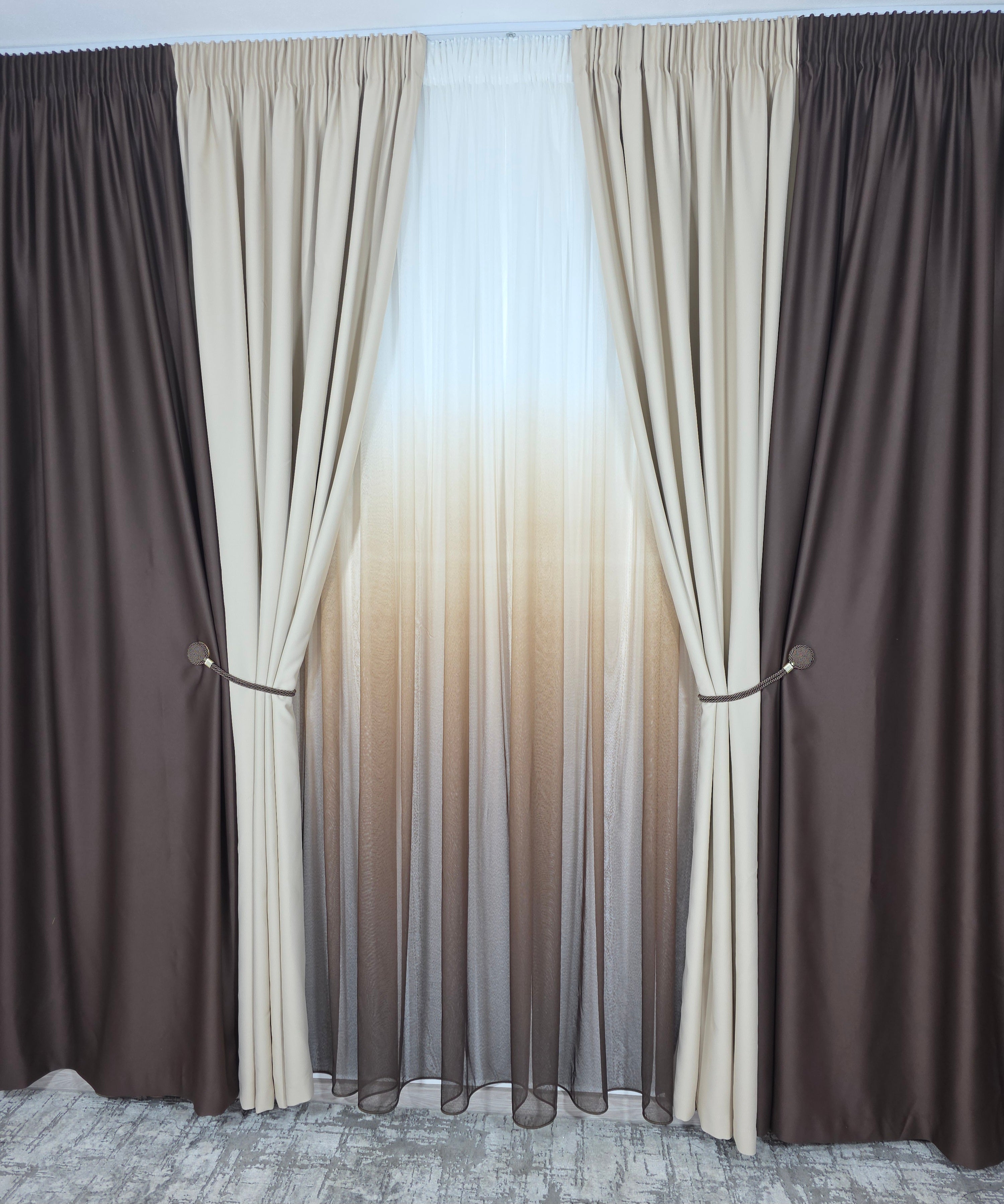 Set Leo: perdea bamboo in degrade maro si draperie blackout in doua culori crem-maro