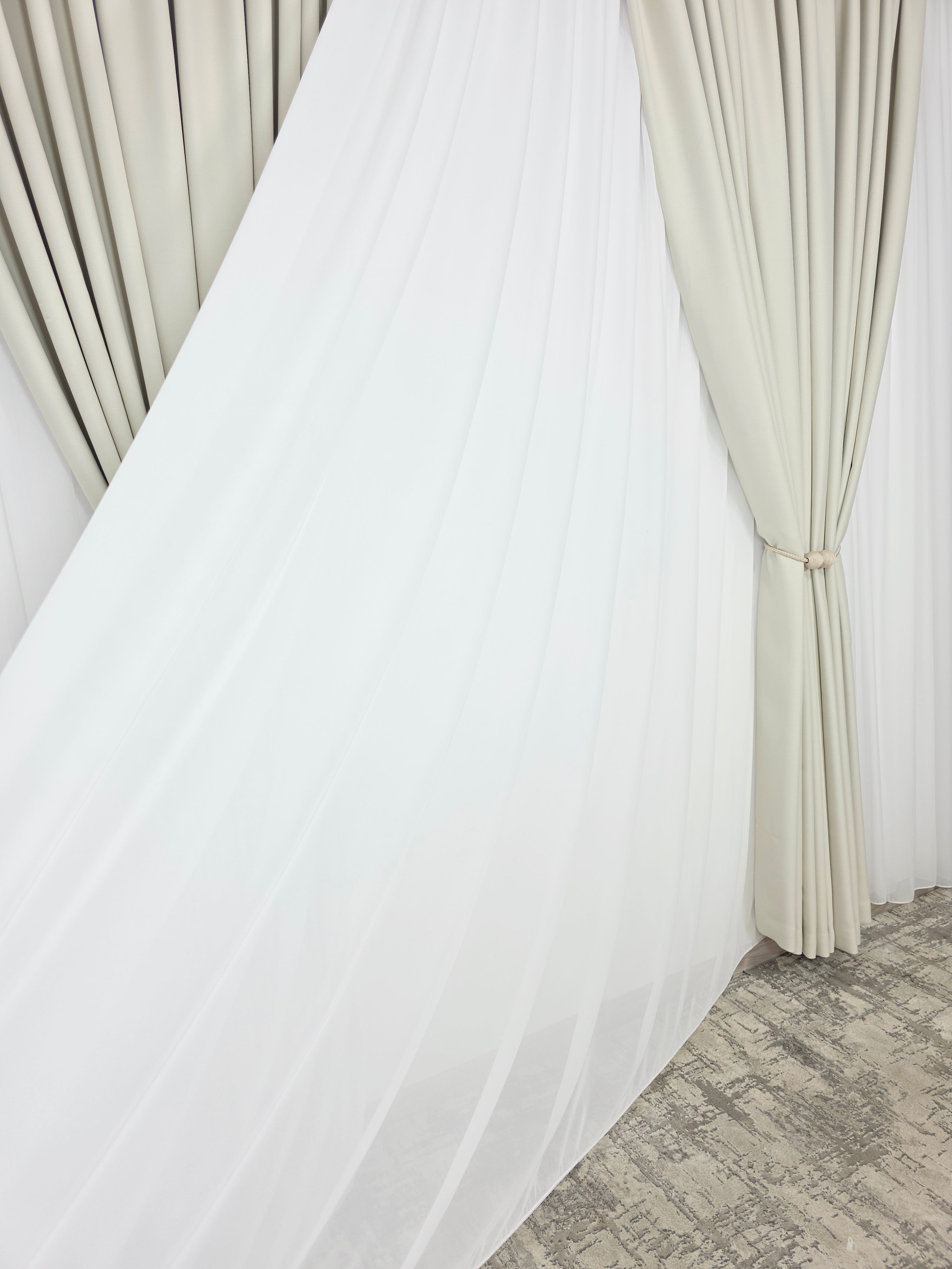 Colectia Blackout: Perdea Matase Alba Si Draperie Ivoire Blackout 80%