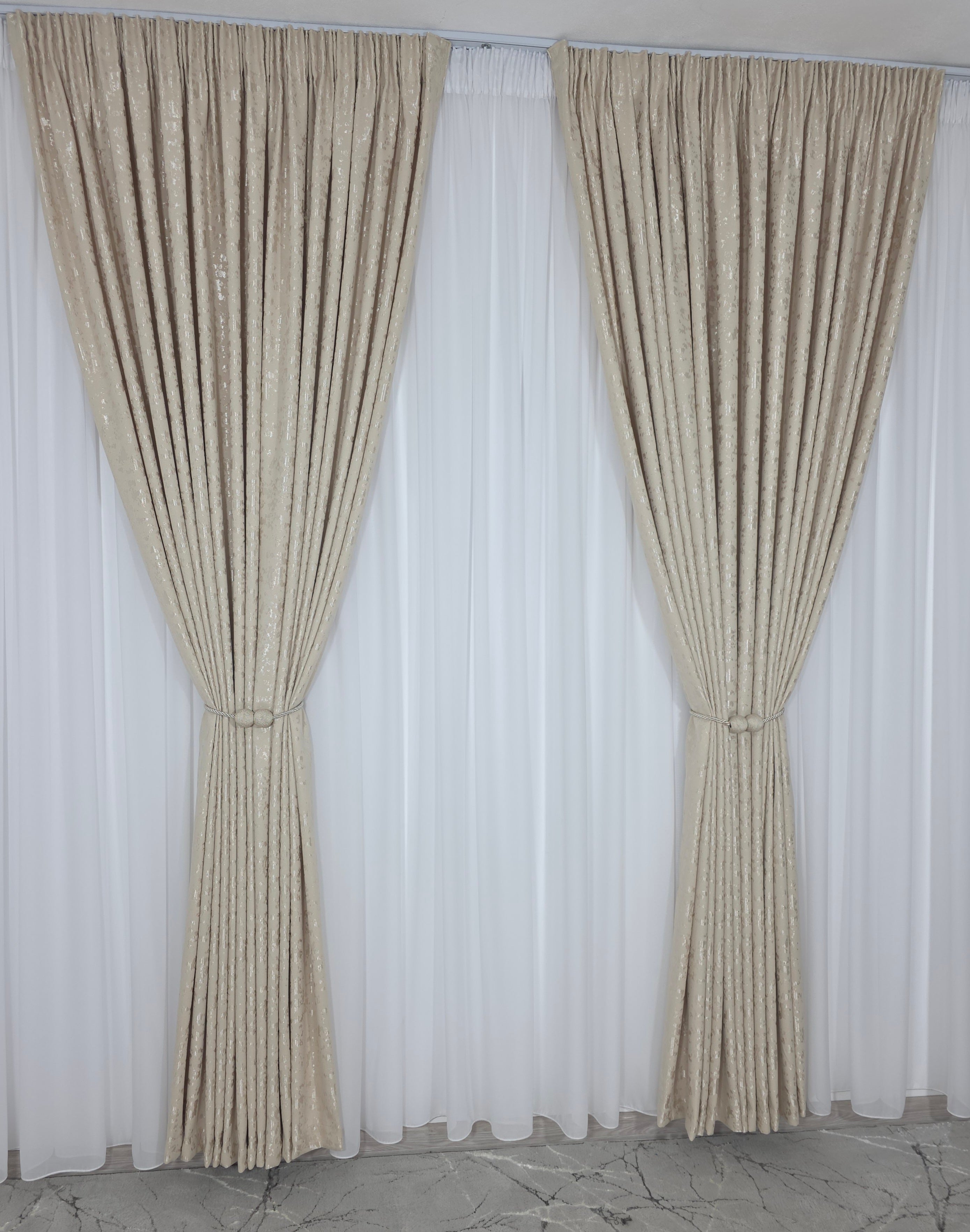 Set Los Angeles Crem: Perdea alba simpla si Draperie tip nisip