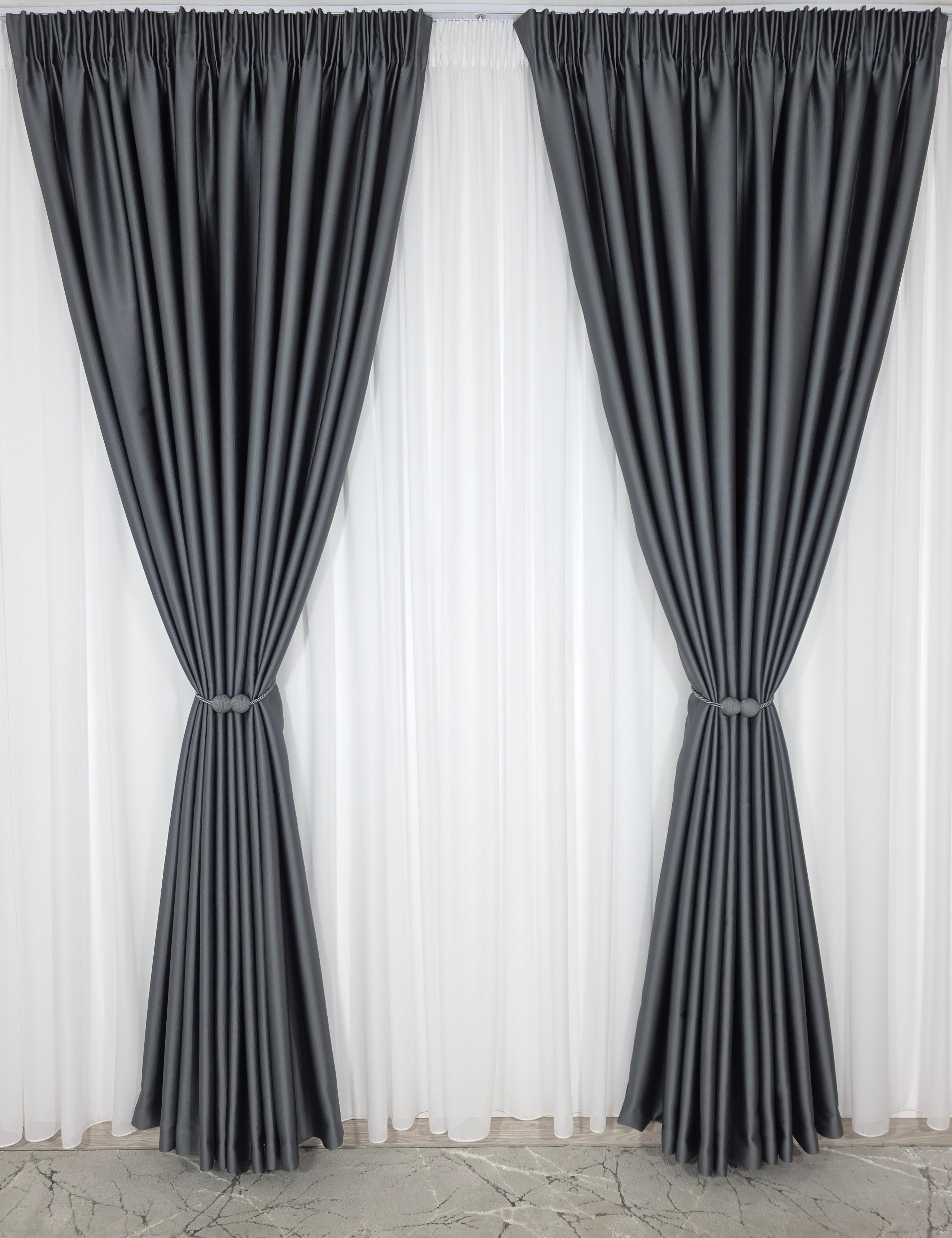 Colectia Noapte-Zi: Perdea voal alb premium si Draperie Paris blackout 100% opaca pe culoarea gri inchis
