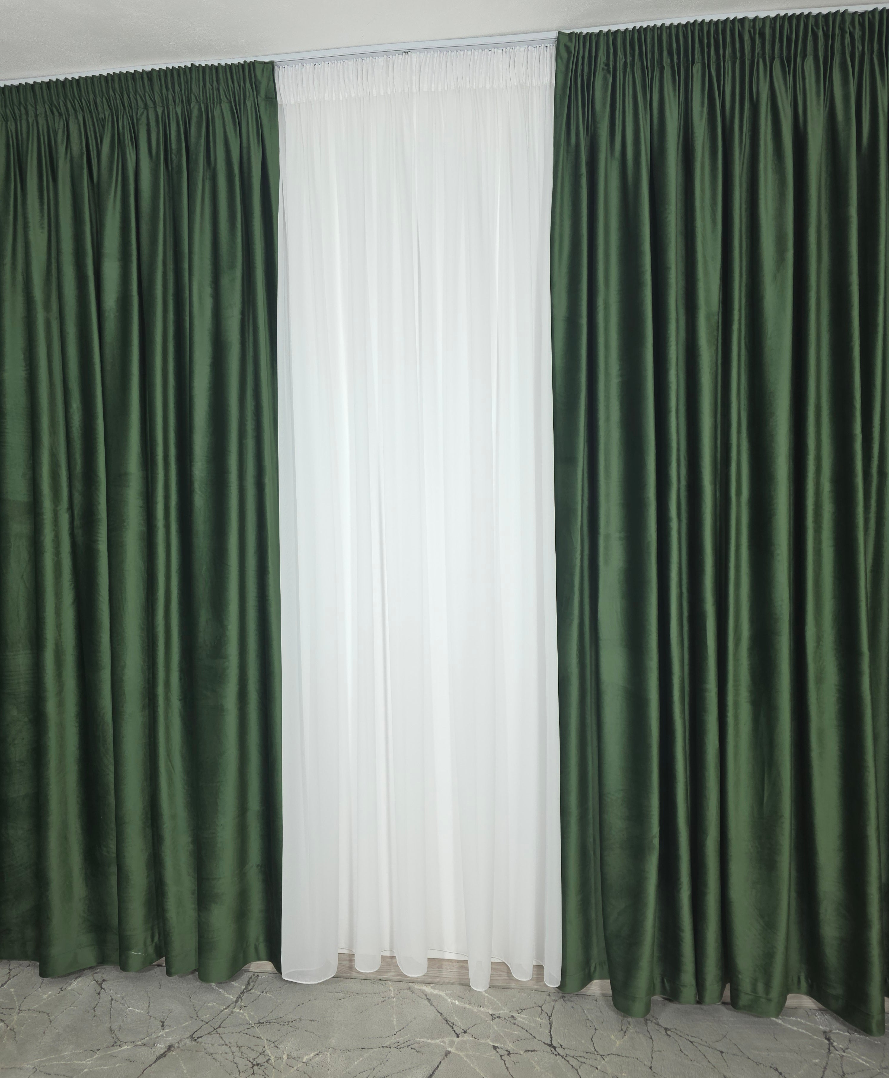 Set Narcisa: Perdea Alba Din Voal Si Draperie Catifea Verde Olive