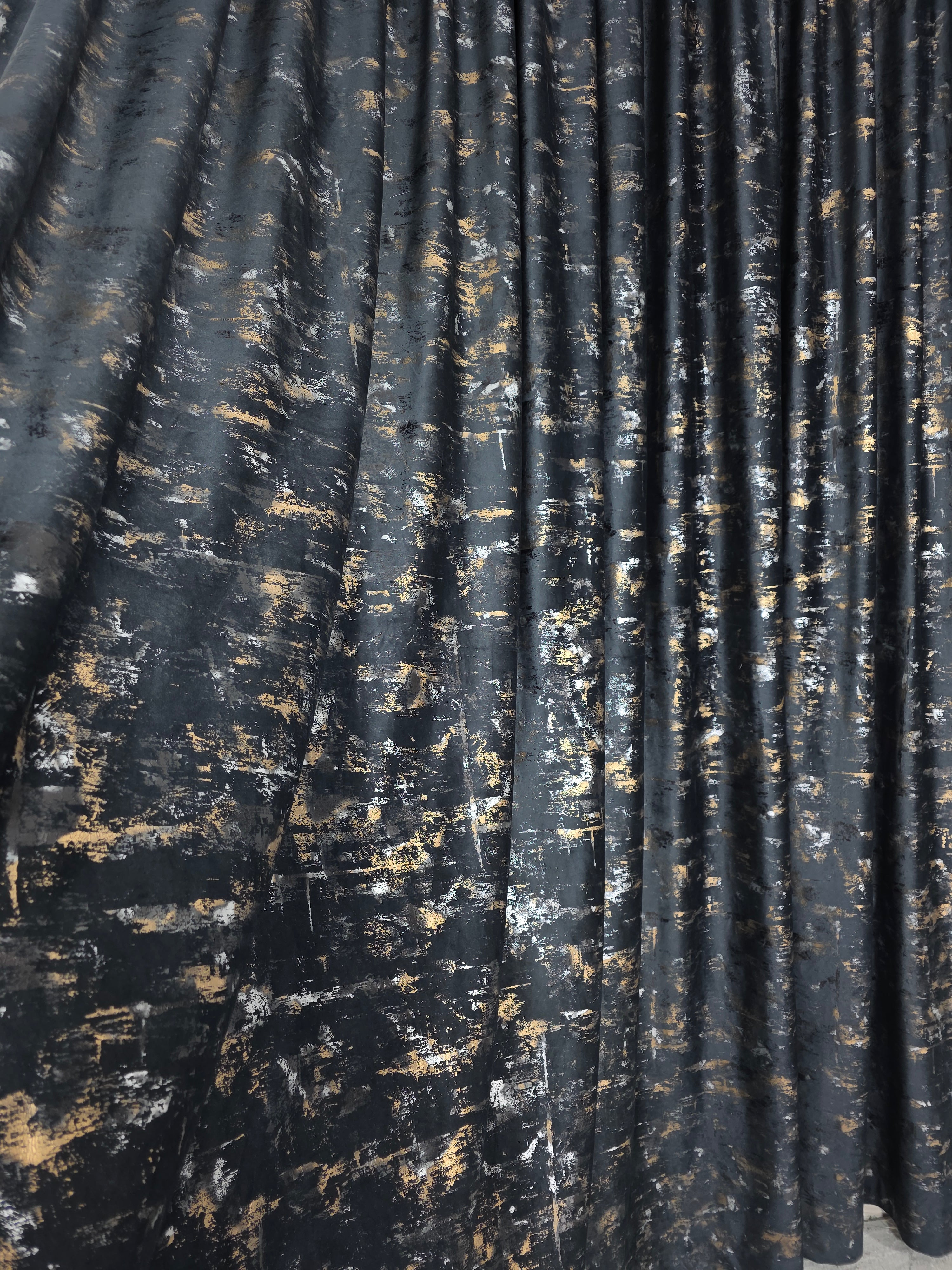Colectia Elegance: Perdea Voal Premium Si Draperie Catifea Neagra Cu Insertii model Golden
