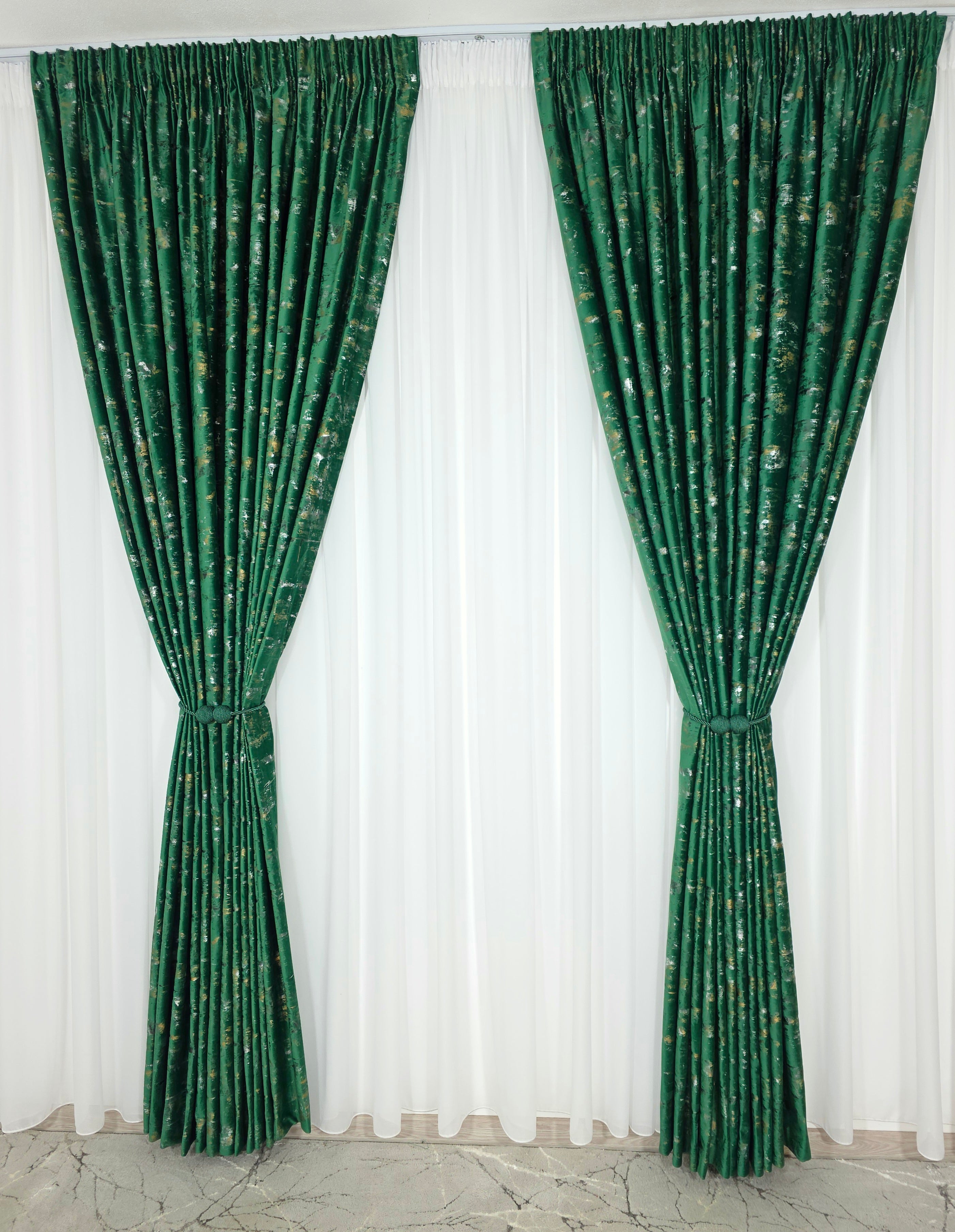 Colectia Elegance: Perdea Voal Premium Si Draperie Catifea Verde Smarald Cu Insertii model Golden