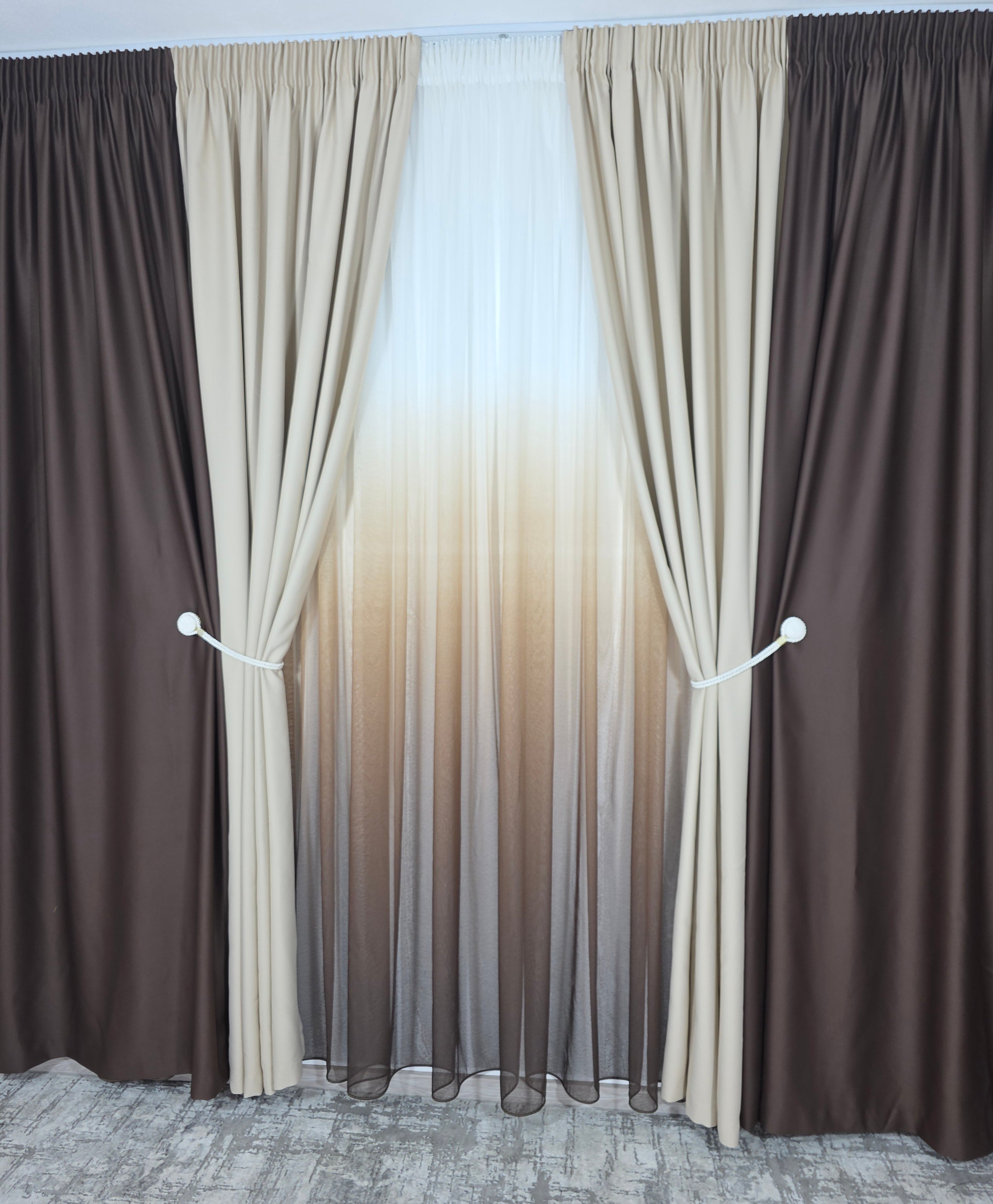 Set Leo: perdea bamboo in degrade maro si draperie blackout in doua culori crem-maro