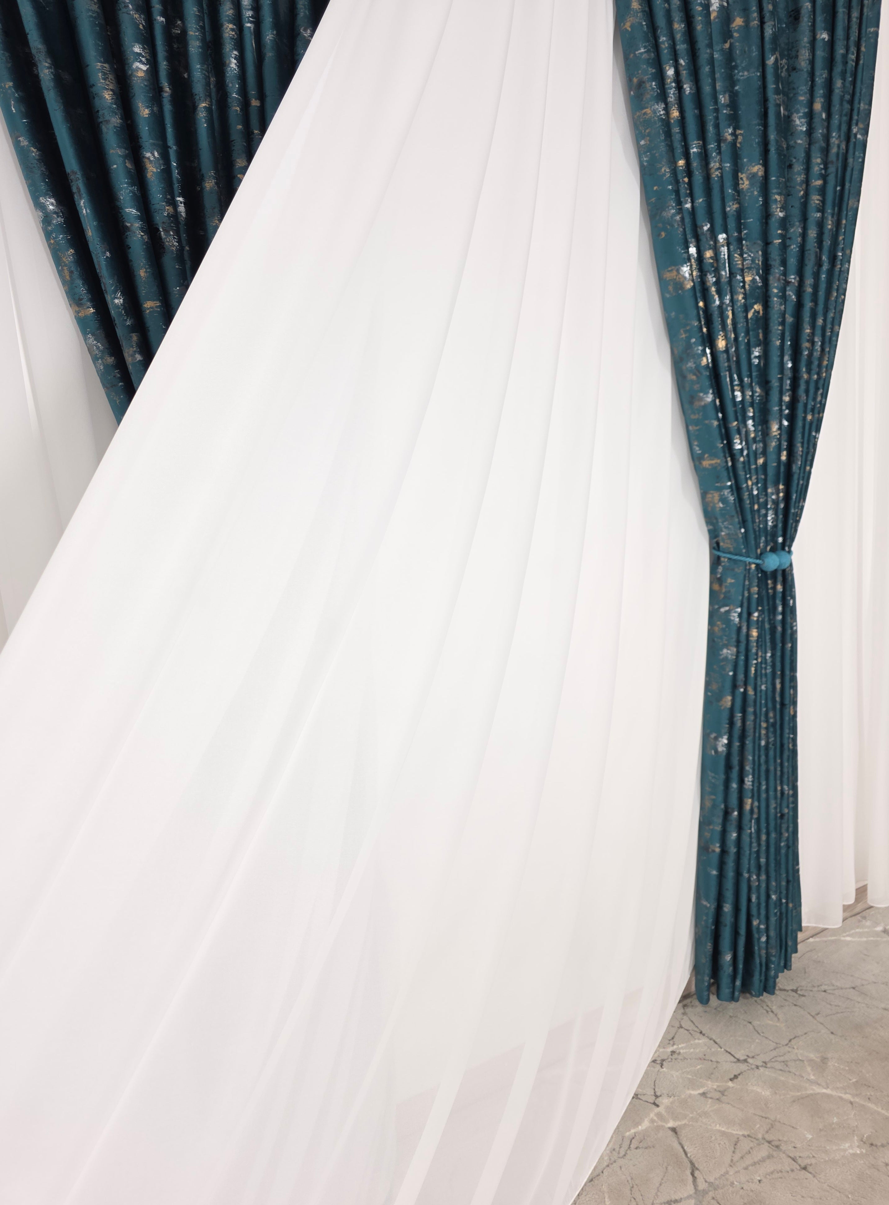 Colectia Elegance: Perdea Voal Premium Si Draperie Catifea Turcoaz Cu Insertii model Golden