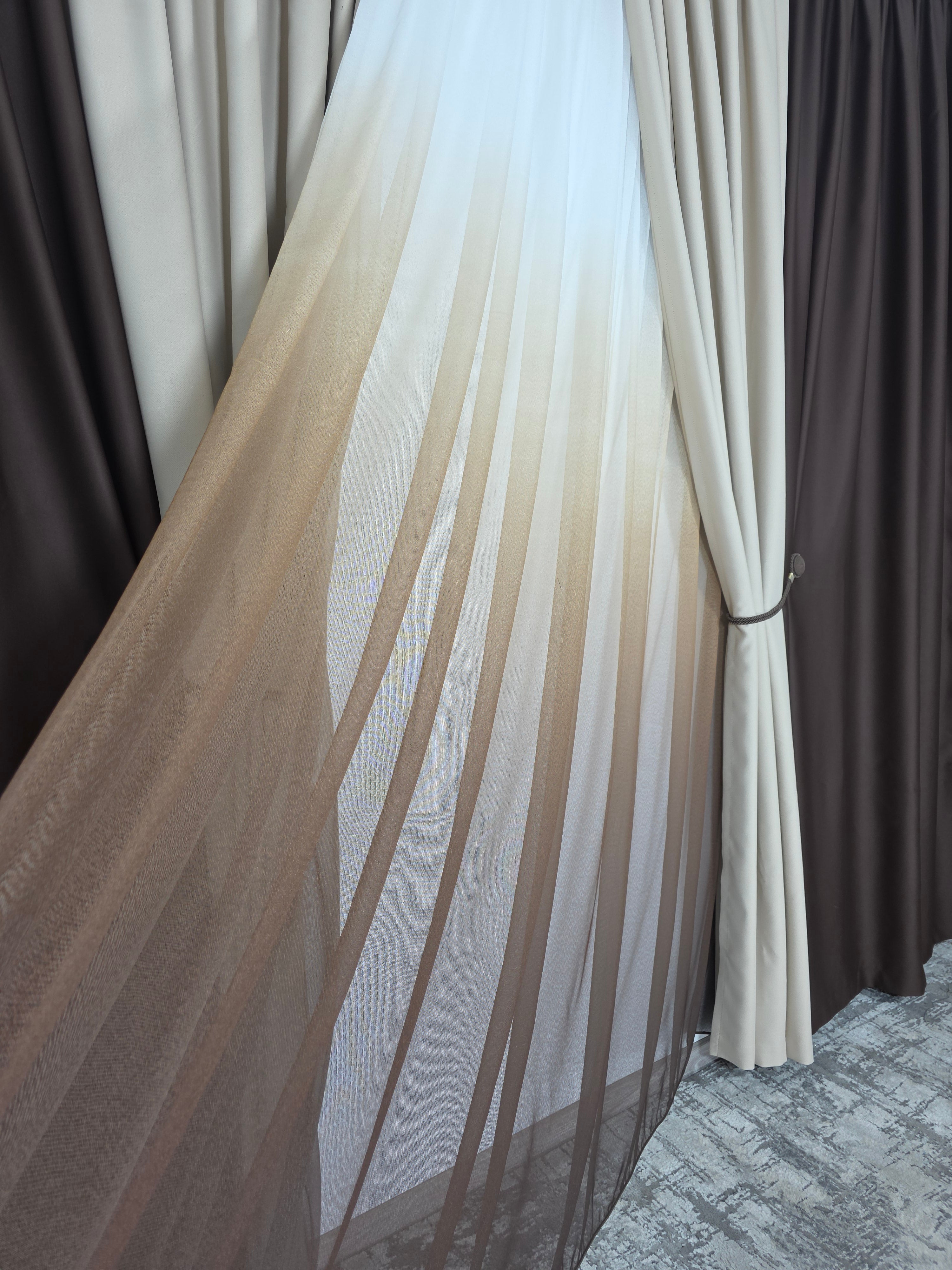 Set Leo: perdea bamboo in degrade maro si draperie blackout in doua culori crem-maro