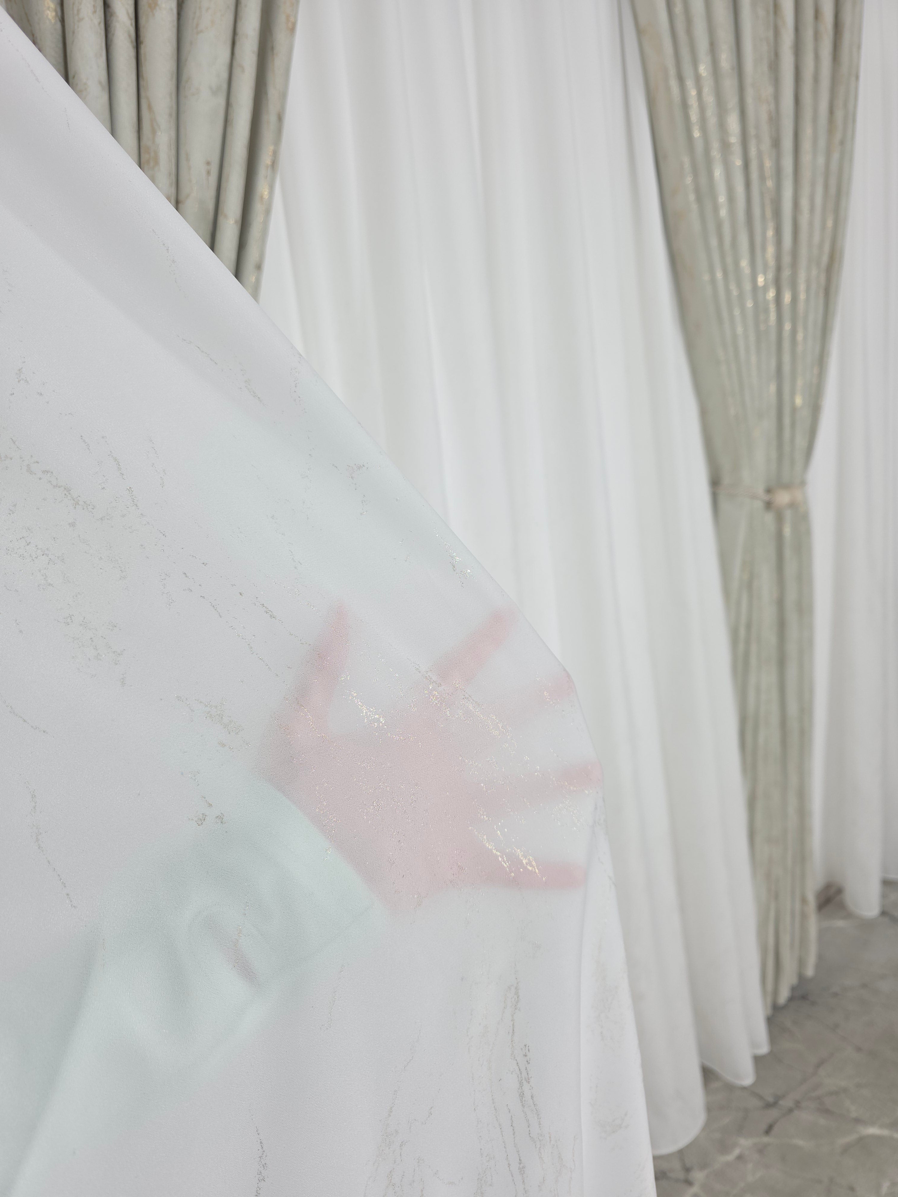 Colectia Venetia: perdea din matase cu insertii aurii varianta 3 si draperie din catifea cu insertii aurii - Ivoire